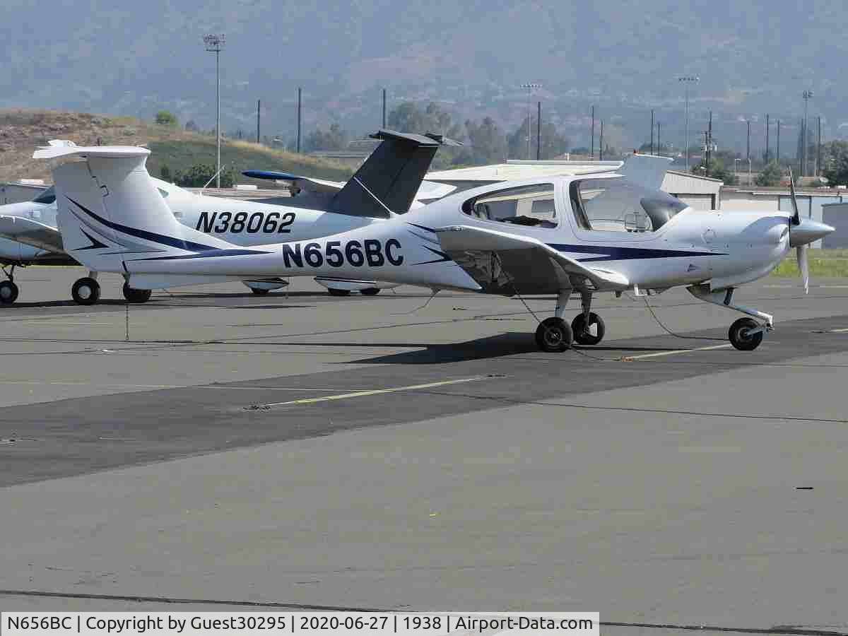 N656BC, 2004 Diamond DA-40 Diamond Star C/N 40.441, Parked
