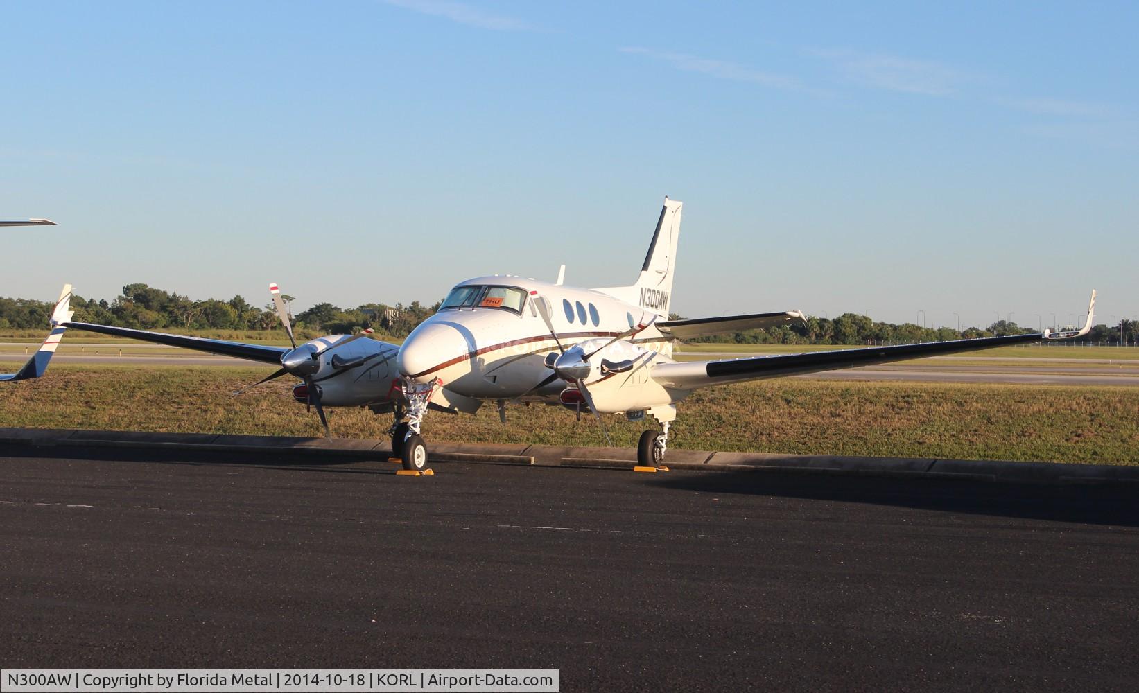N300AW, 1999 Raytheon Aircraft Company C90A C/N LJ-1570, NBAA 2014