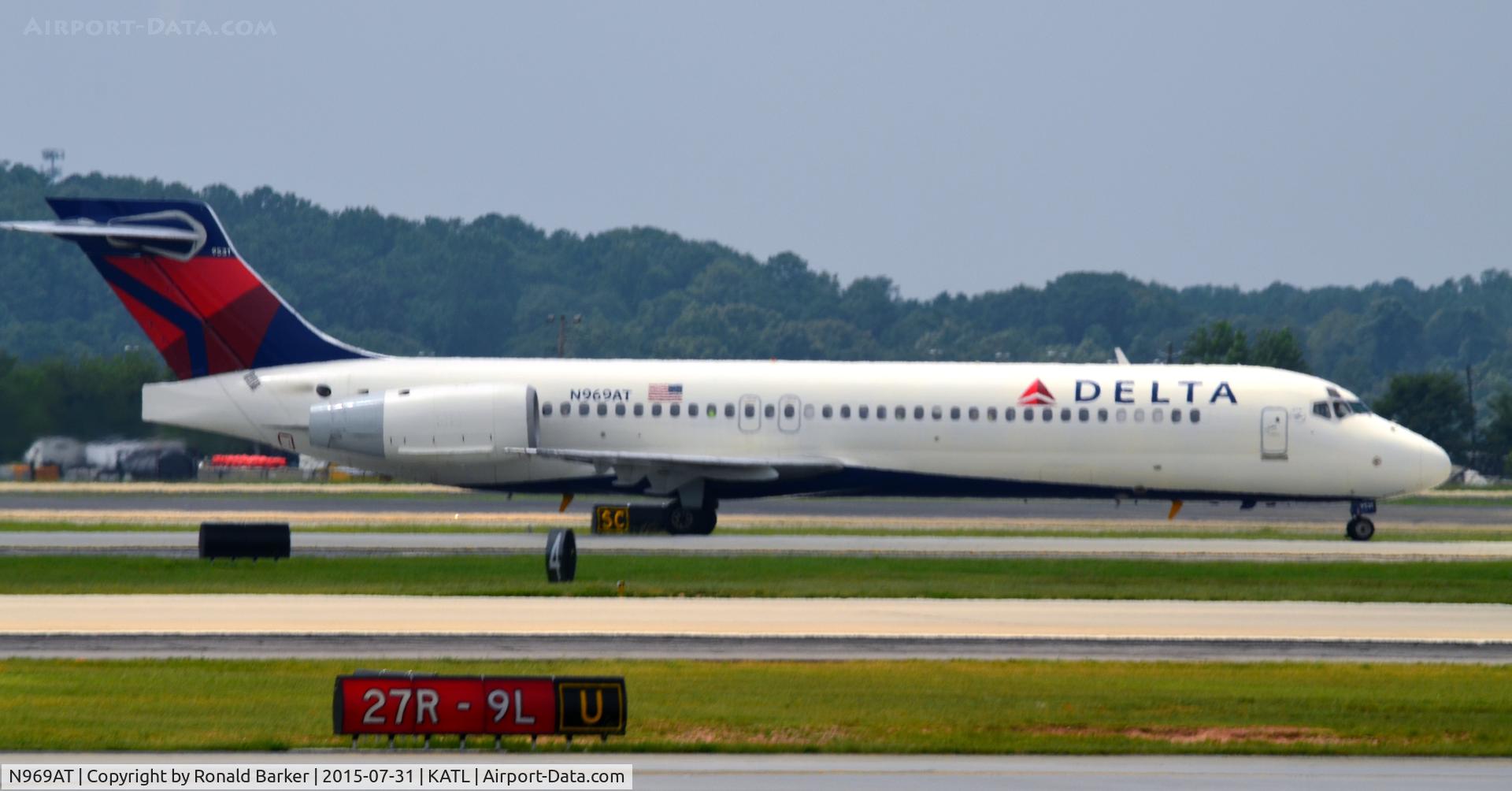 N969AT, 2001 Boeing 717-200 C/N 55030, Taxi Atlanta
