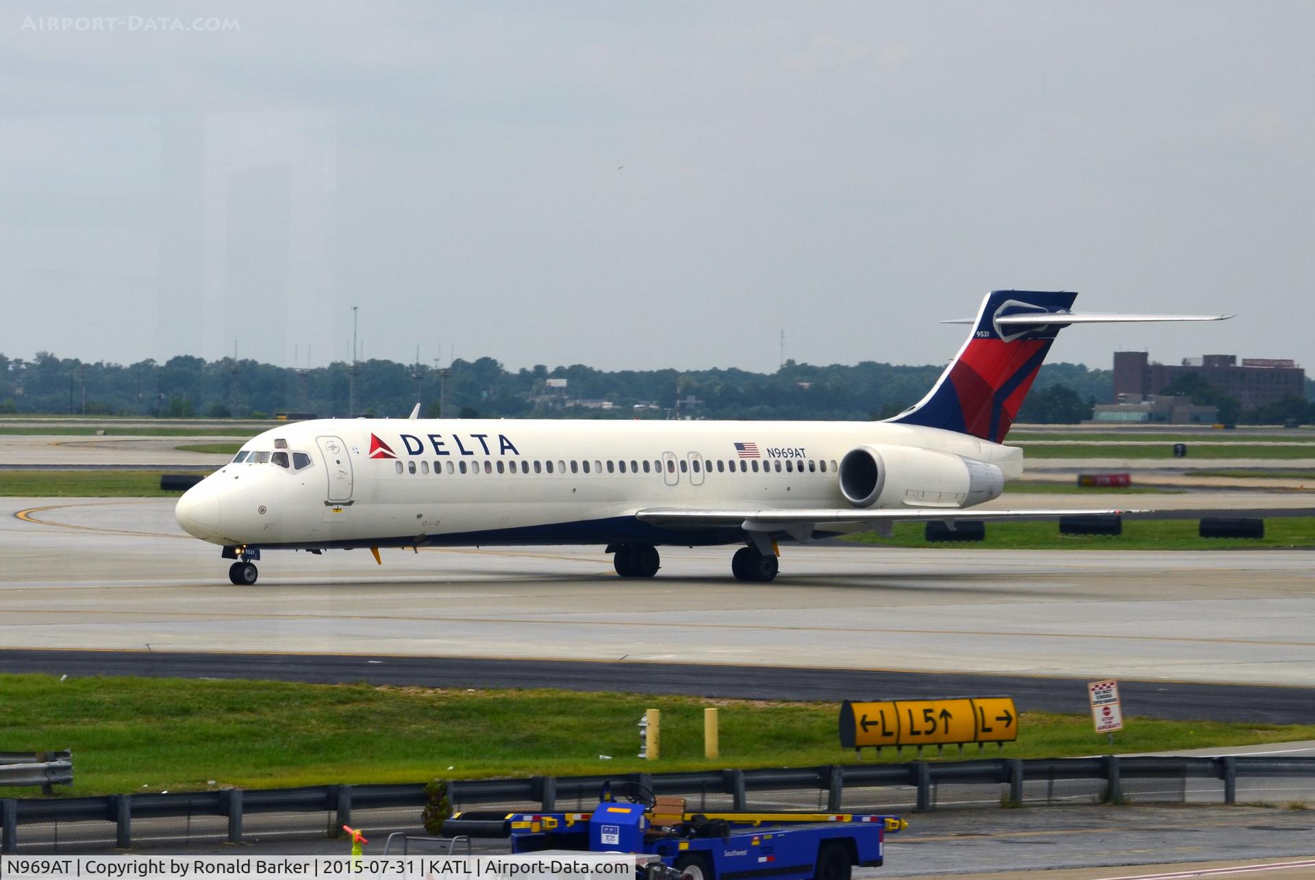 N969AT, 2001 Boeing 717-200 C/N 55030, Taxi Atlanta
