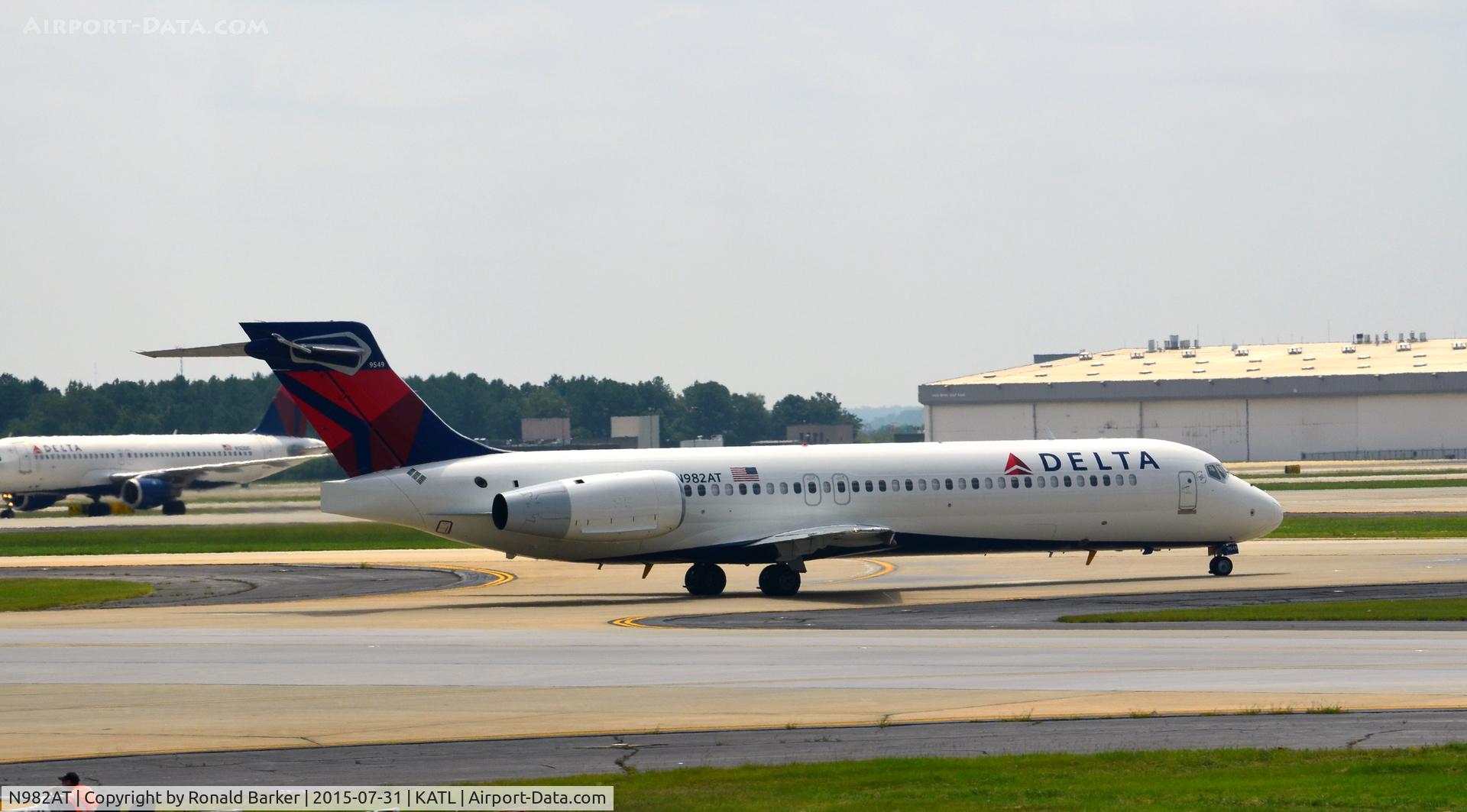 N982AT, 2002 Boeing 717-200 C/N 55041, Taxi Atlanta