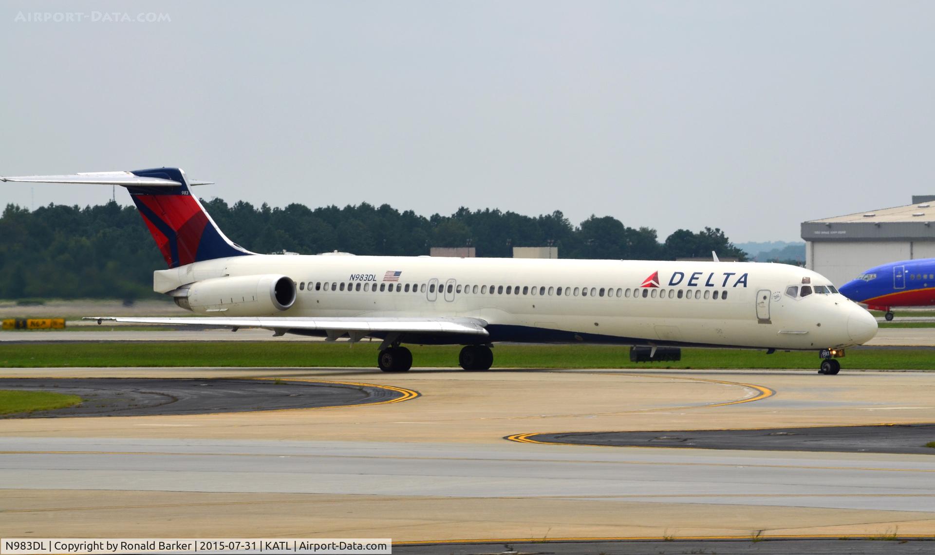 N983DL, 1991 McDonnell Douglas MD-88 C/N 53274, Taxi Atlanta
