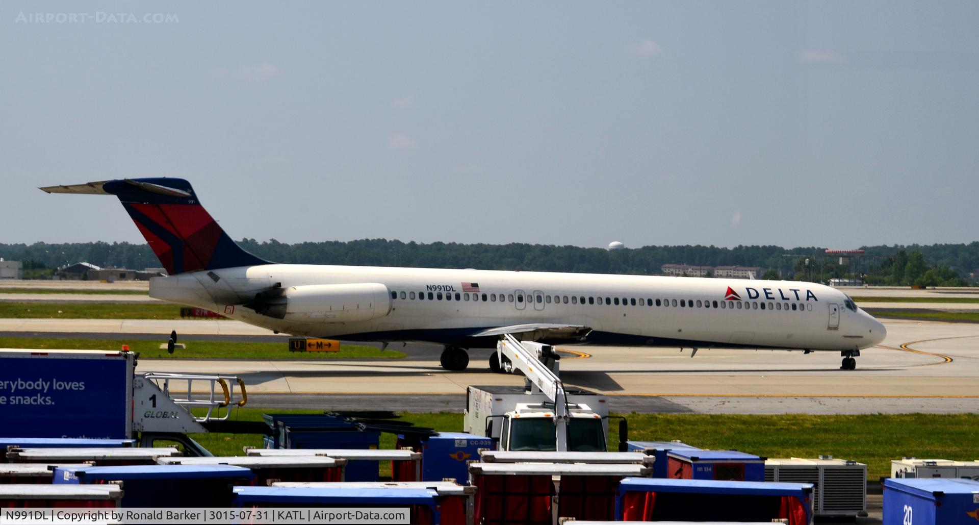 N991DL, 1991 McDonnell Douglas MD-88 C/N 53343, Taxi Atlanta