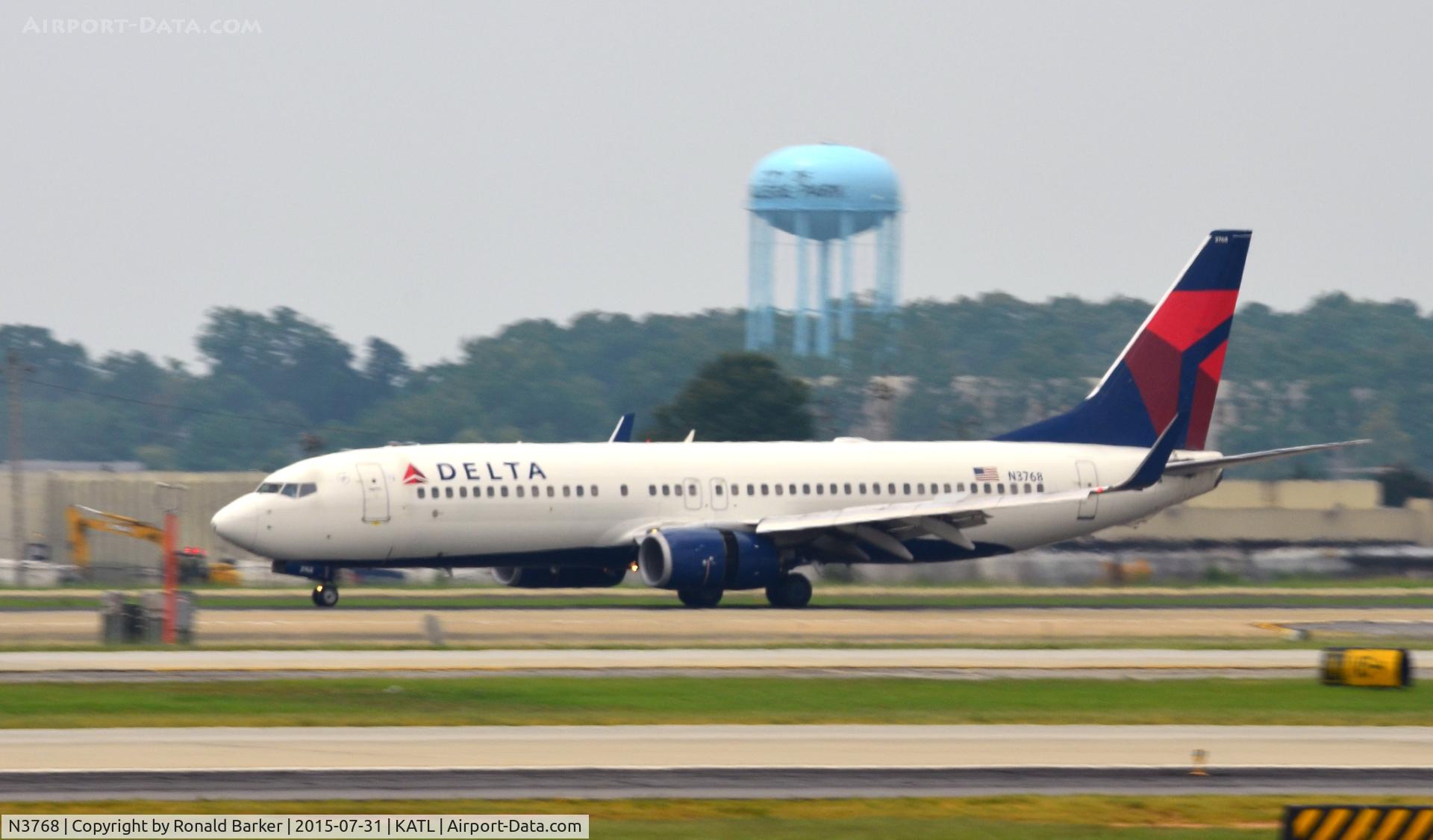 N3768, 2002 Boeing 737-832 C/N 29630, Landing Atlanta