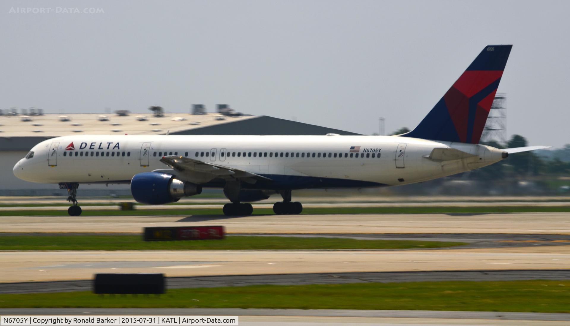 N6705Y, 2000 Boeing 757-232 C/N 30397, Takeoff Atlanta