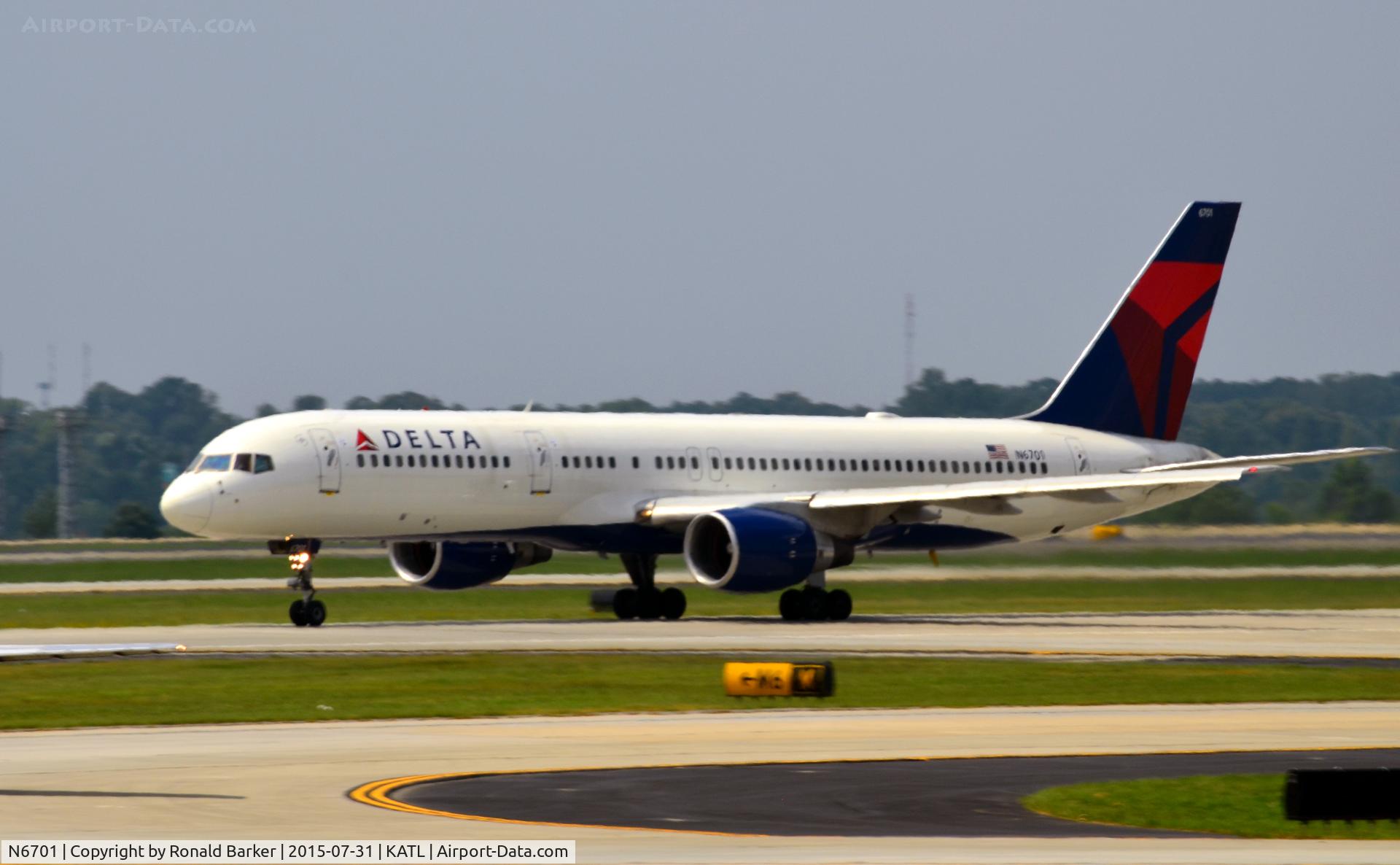 N6701, 1999 Boeing 757-232 C/N 30187, Takeoff Atlanta