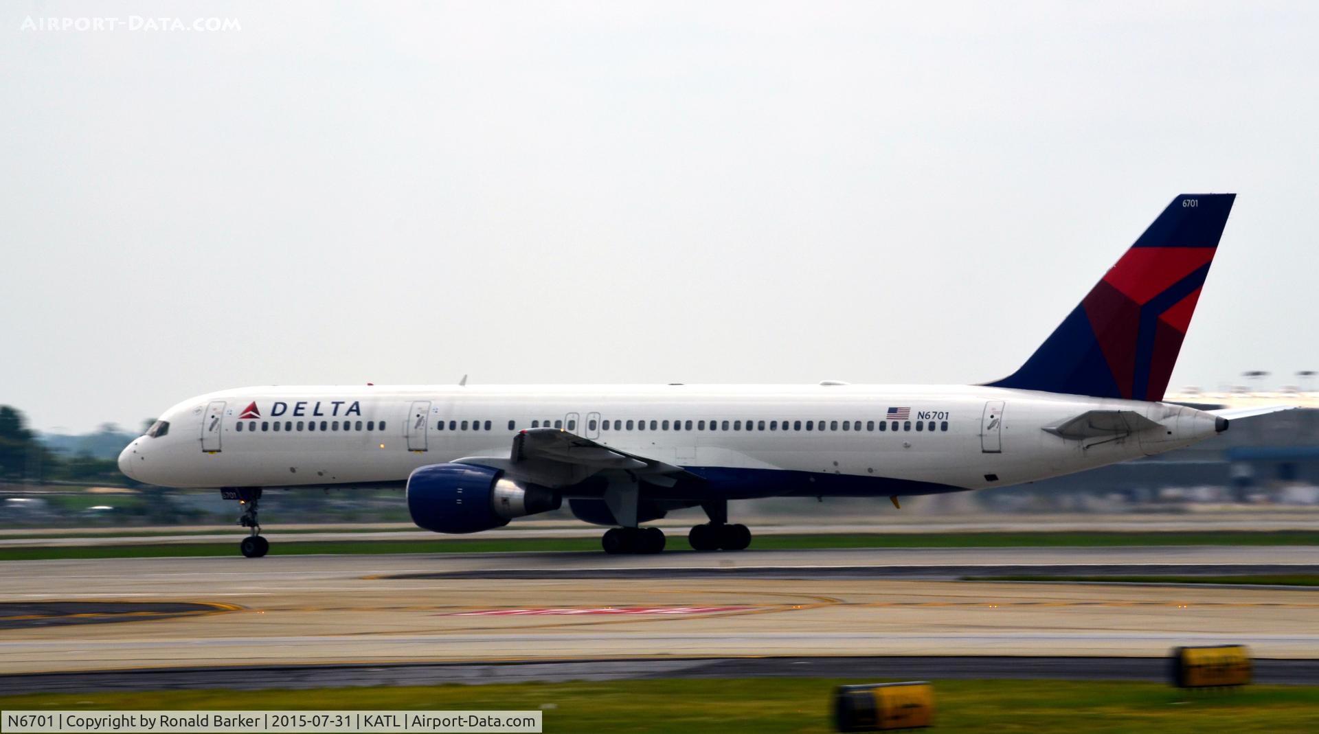 N6701, 1999 Boeing 757-232 C/N 30187, Takeoff Atlanta