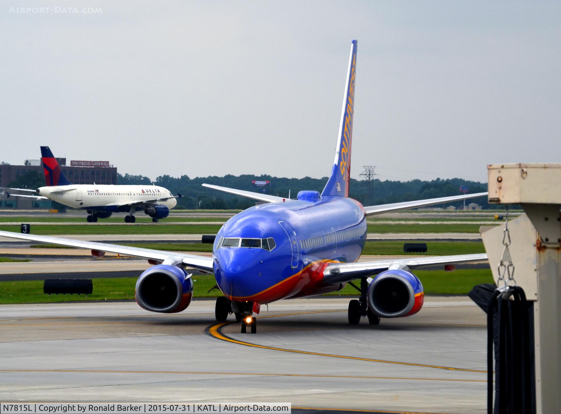 N7815L, 2003 Boeing 737-76Q C/N 30288, Taxi Atlanta