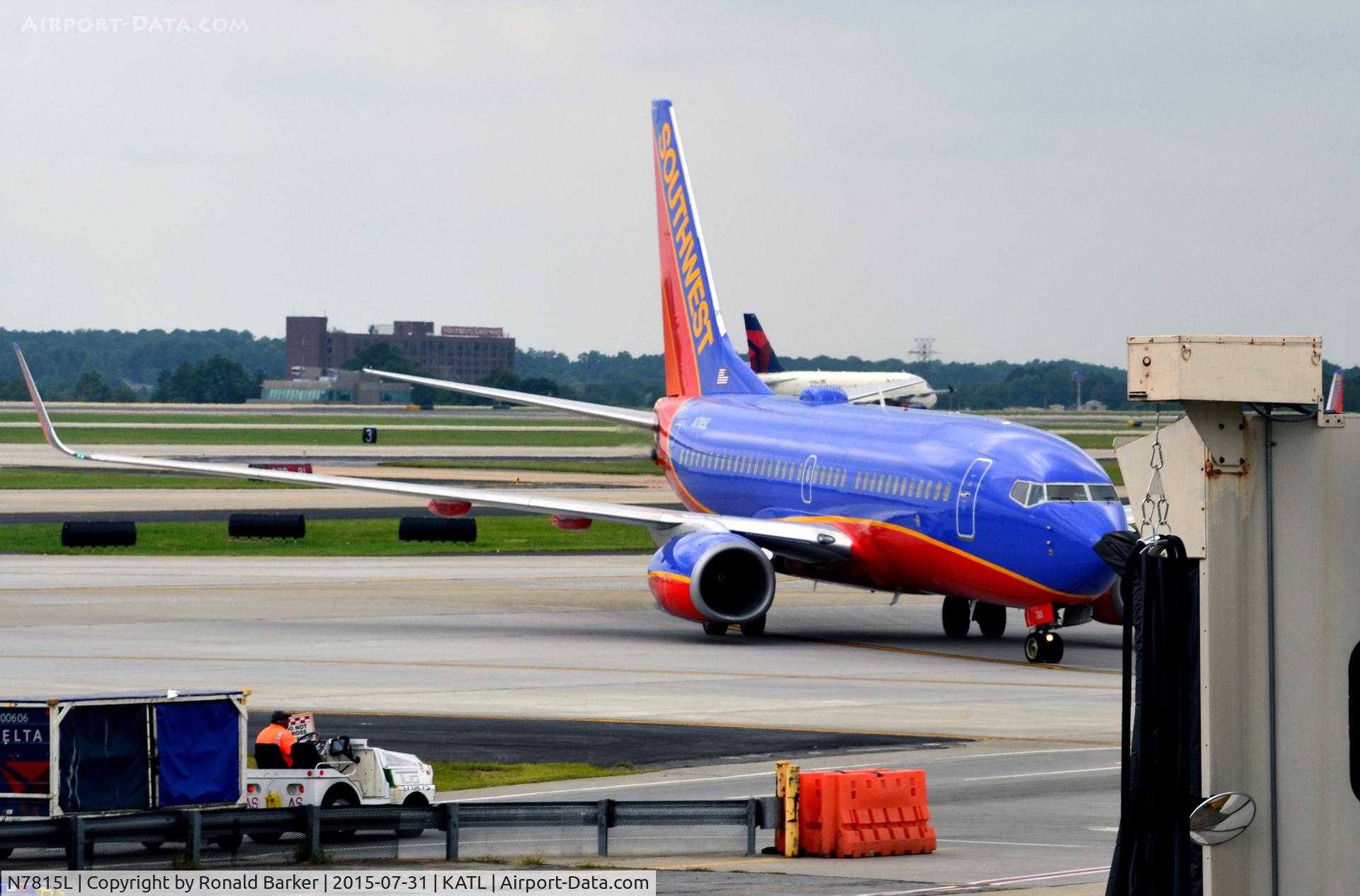 N7815L, 2003 Boeing 737-76Q C/N 30288, Taxi Atlanta