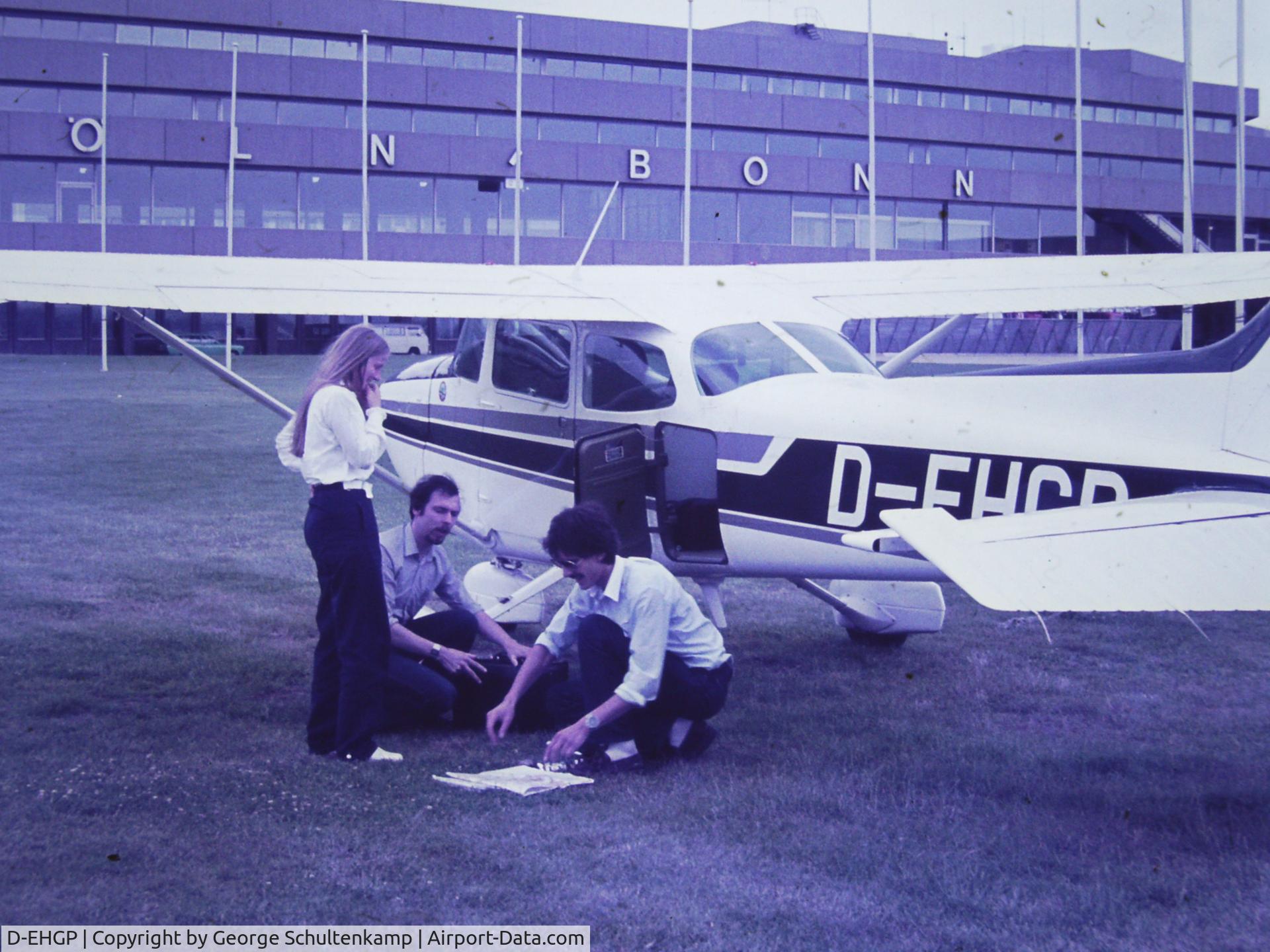 D-EHGP, 1980 Reims F172N Skyhawk C/N 1932, in 1981, Cologne Airport, Germany - EDDK.
I learned flying in this aircraft