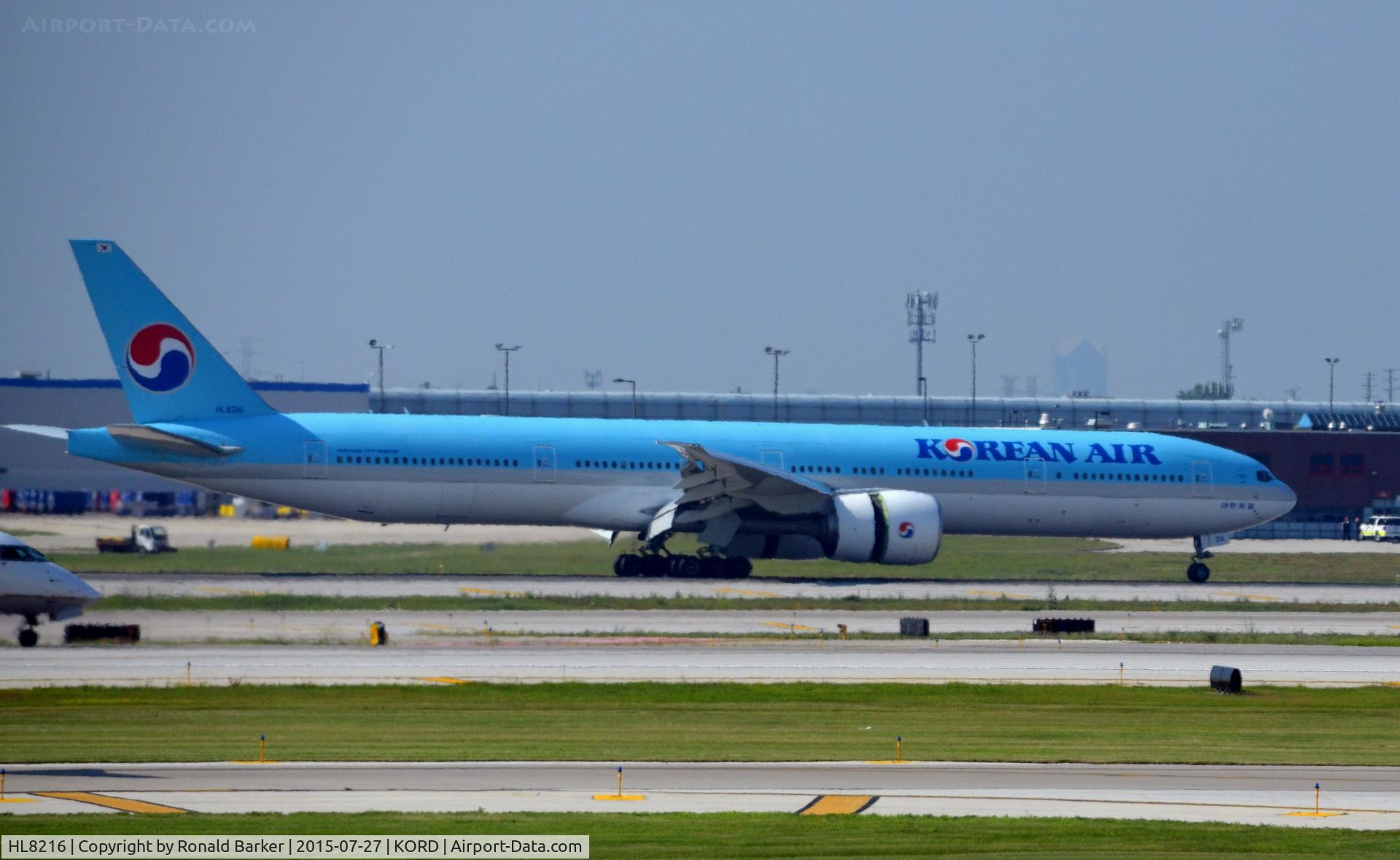HL8216, 2011 Boeing 777-3B5/ER C/N 37647, Landing O'Hare