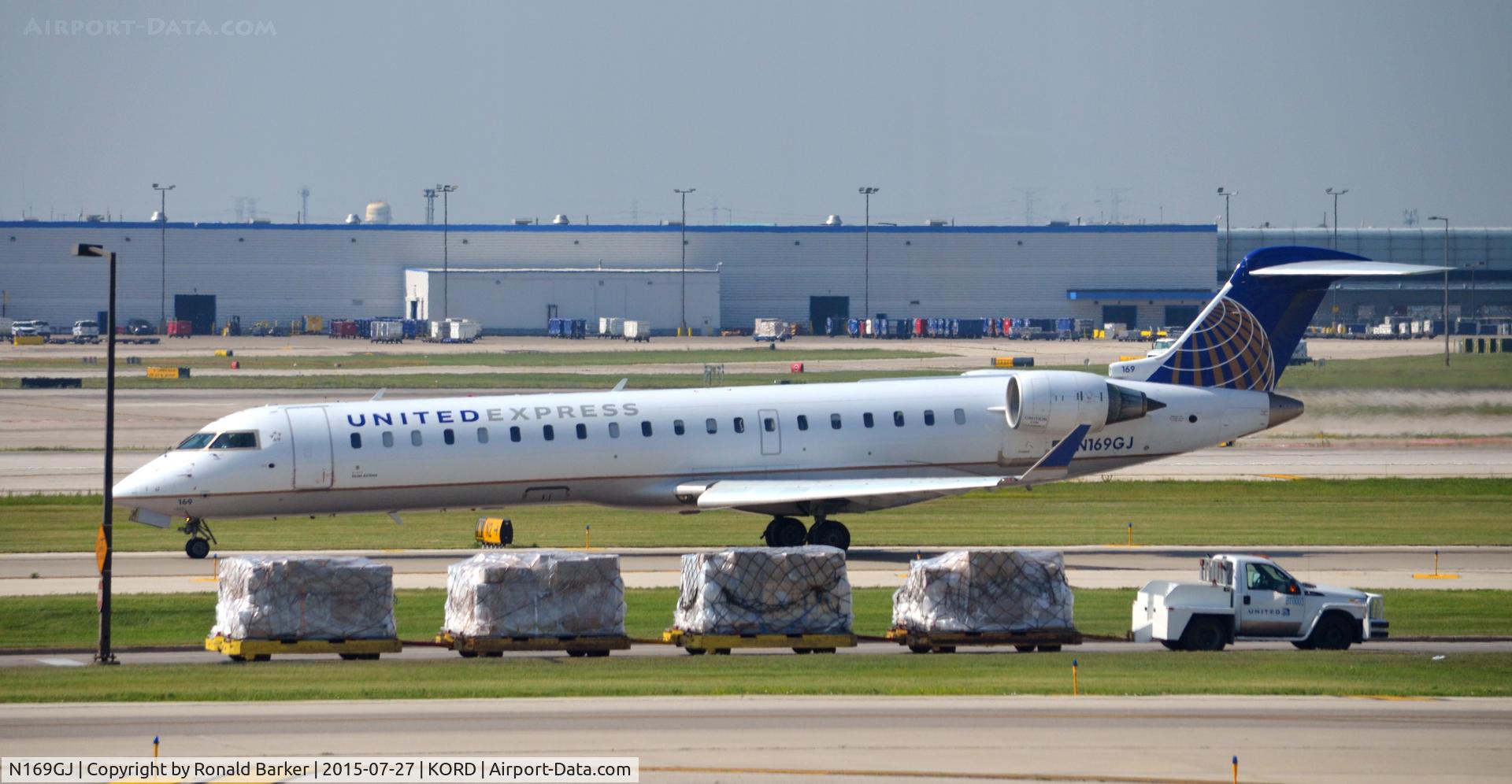 N169GJ, Bombardier CRJ-702 (CL-600-2C10) Regional Jet C/N 10273, Taxi O'Hare