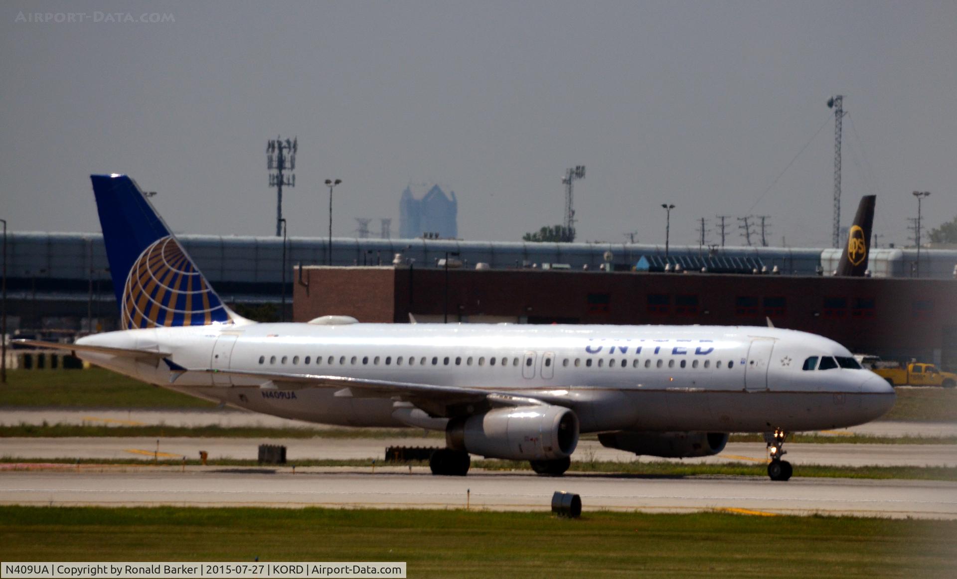 N409UA, 1994 Airbus A320-232 C/N 462, Taxi O'Hare