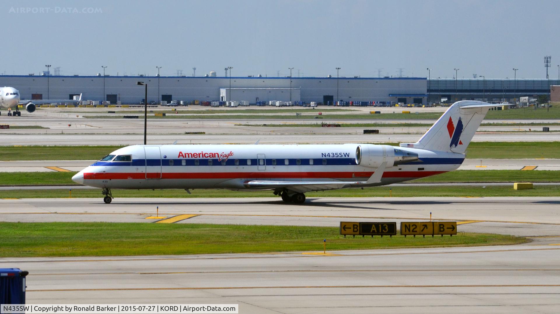 N435SW, 2001 Bombardier CRJ-200LR (CL-600-2B19) C/N 7555, Taxi O'Hare