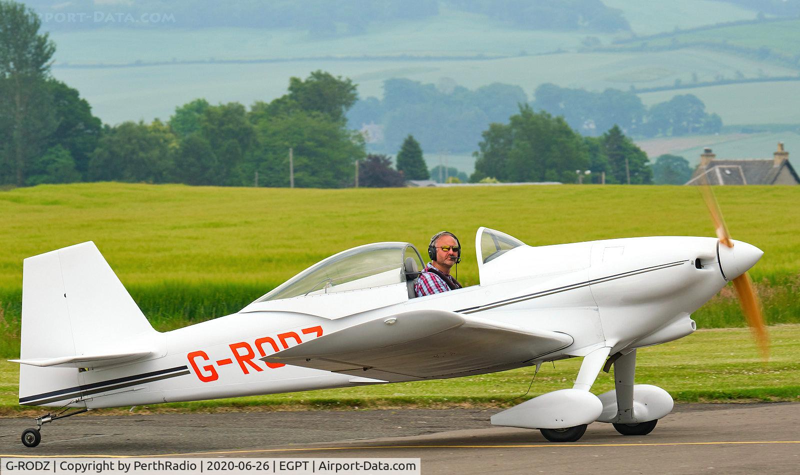 G-RODZ, 2004 Vans RV-3 C/N 10622, Taxies off 09 at perth