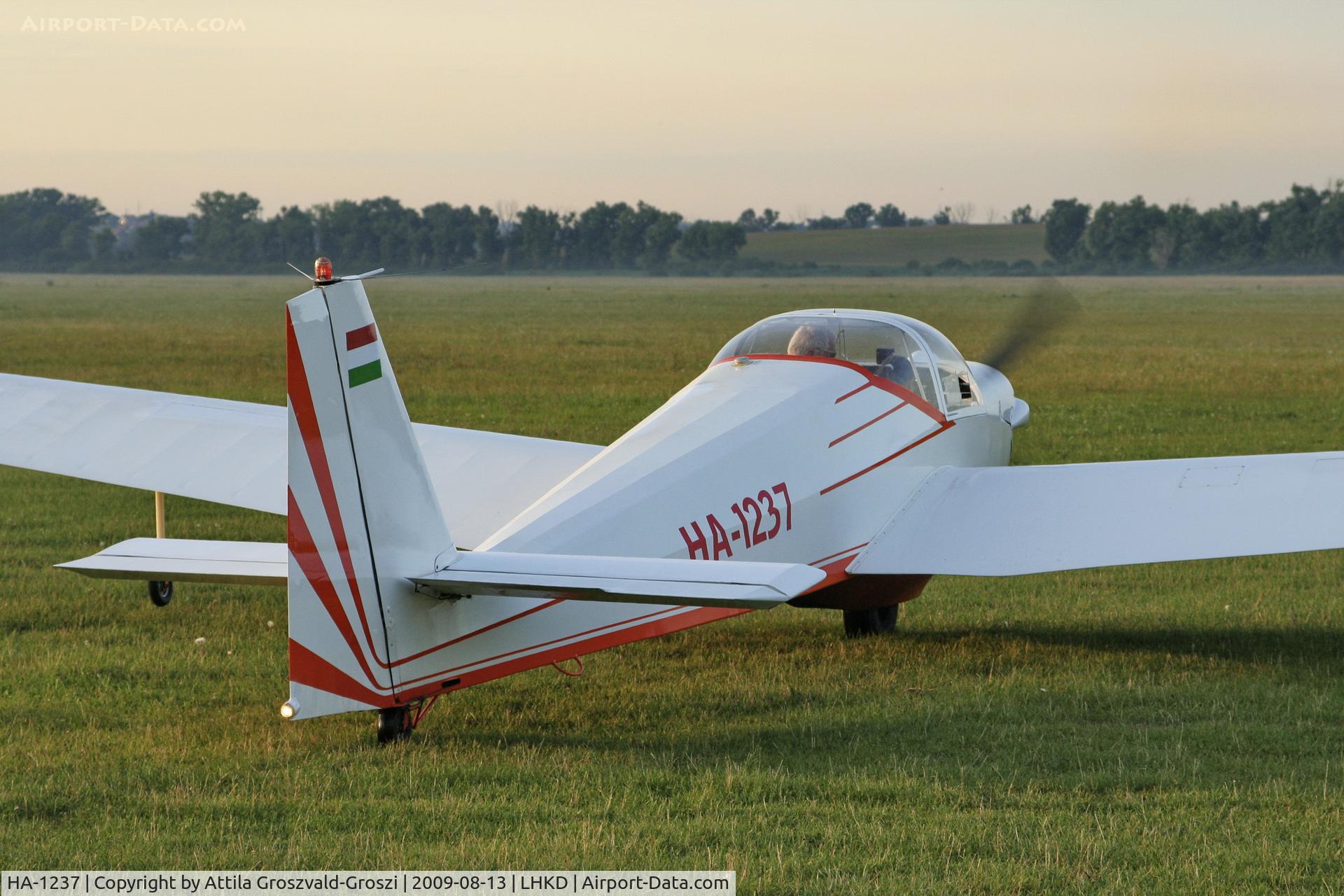 HA-1237, 2006 Scheibe SF-25C Falke C/N 44323, LHKD- Kecskéd Airfeld, hungary