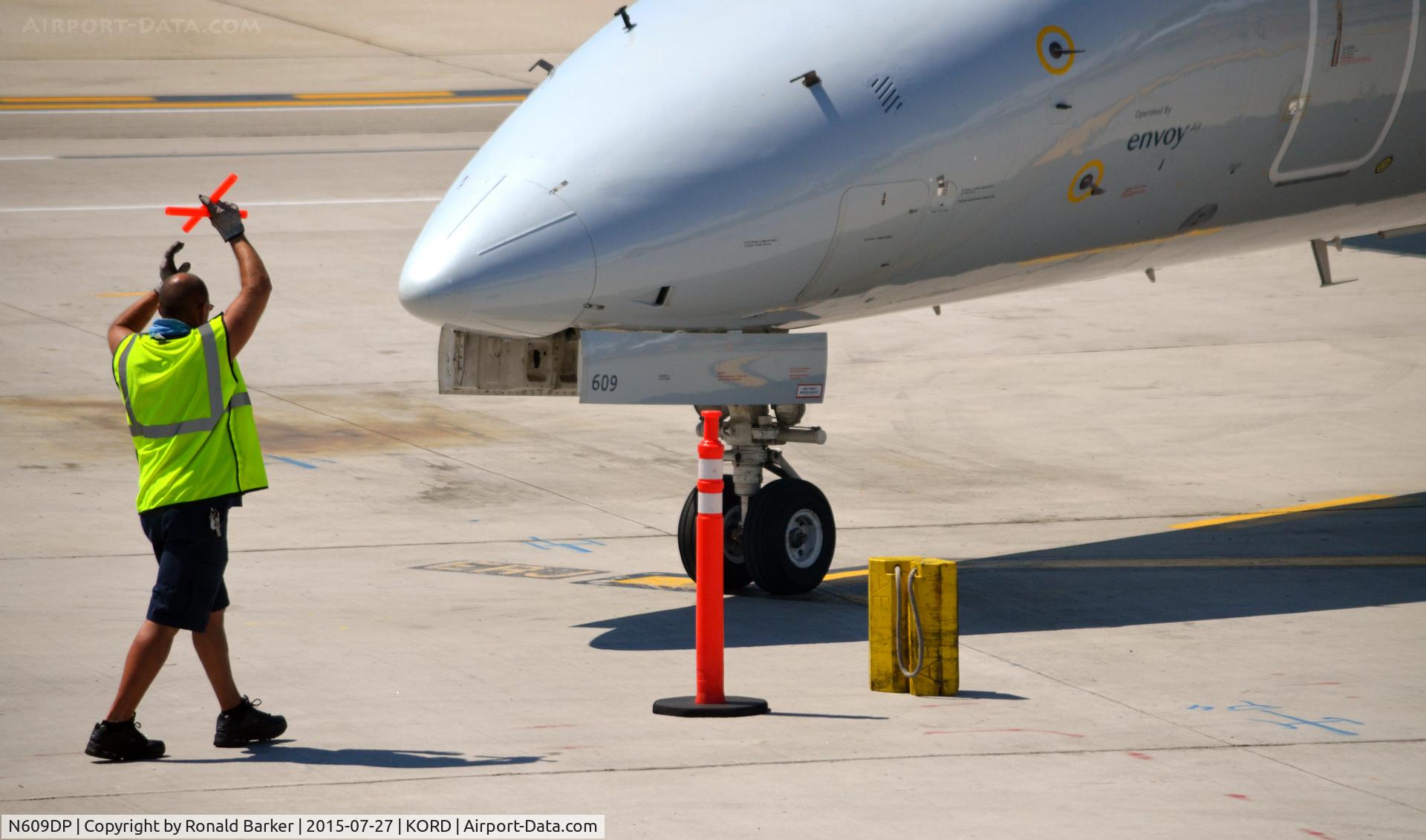 N609DP, 1998 Embraer ERJ-145LR (EMB-145LR) C/N 145069, Parking O'Hare