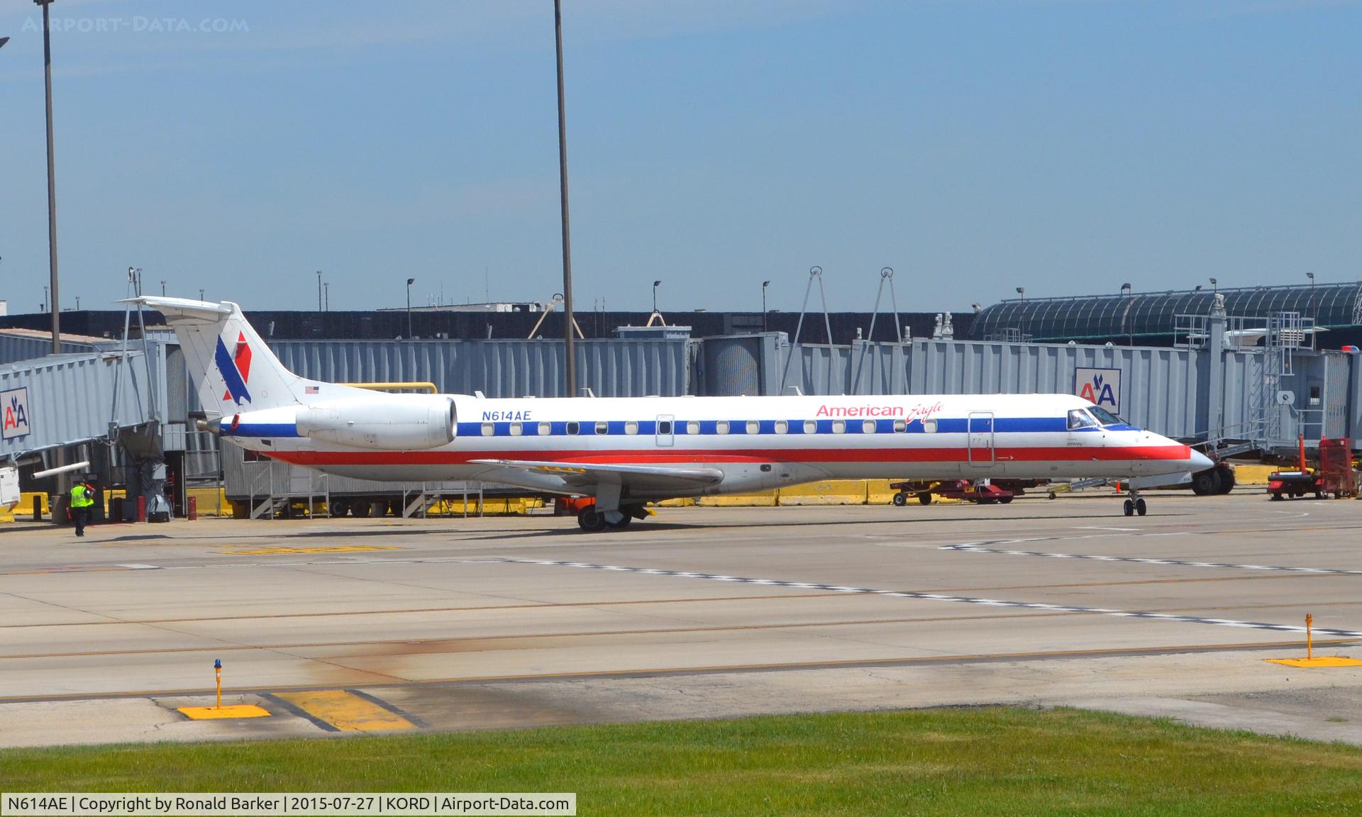 N614AE, 1998 Embraer ERJ-145LR (EMB-145LR) C/N 145086, Taxi O'Hare