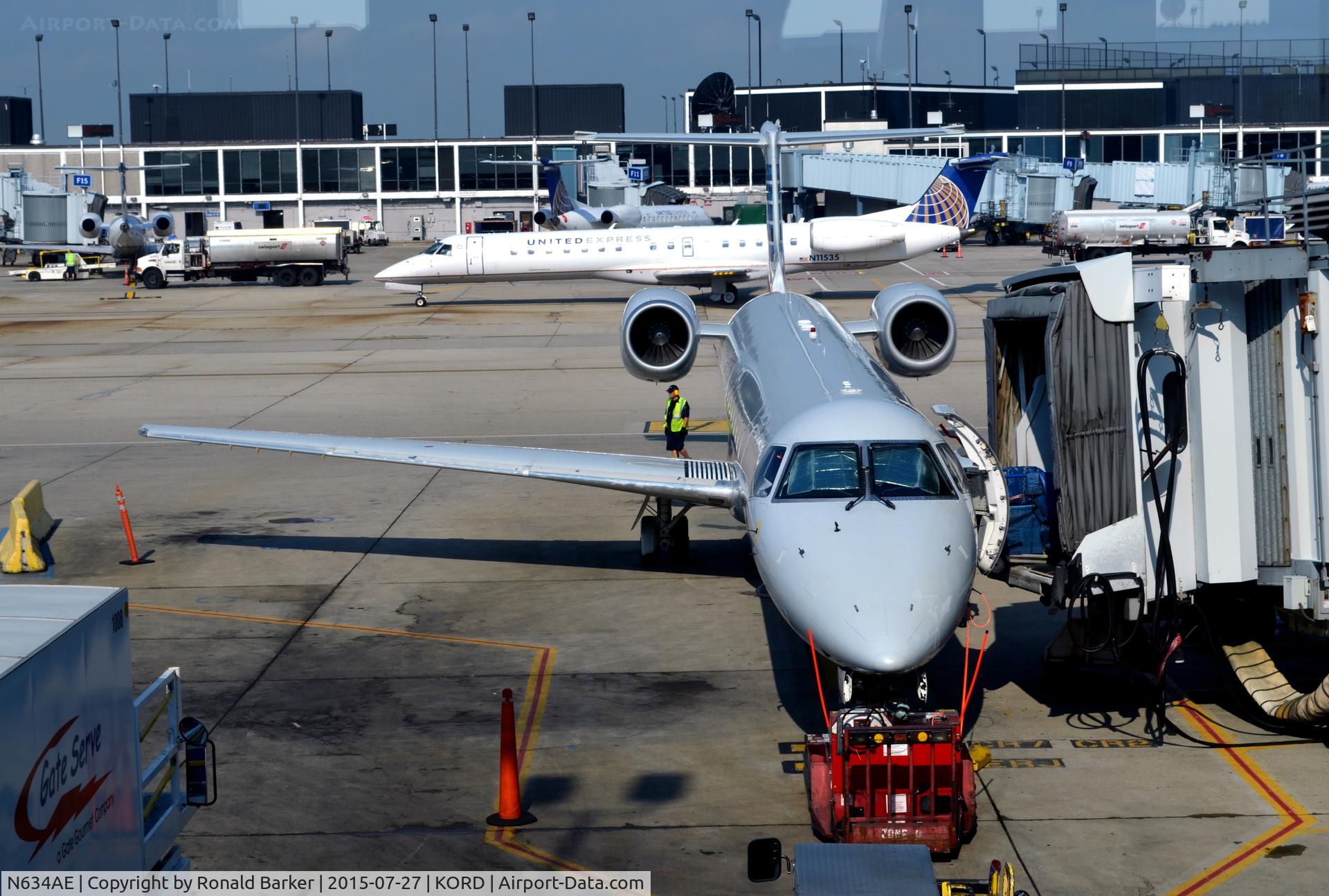 N634AE, 1999 Embraer ERJ-145LR (EMB-145LR) C/N 145150, At the gate O'Hare