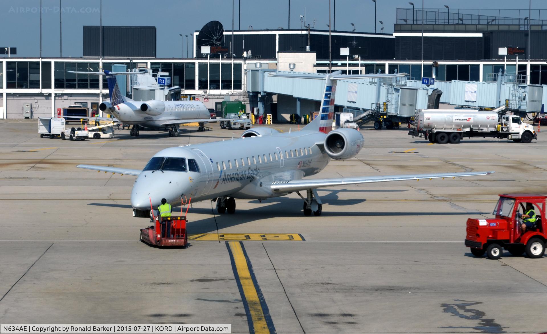 N634AE, 1999 Embraer ERJ-145LR (EMB-145LR) C/N 145150, Pushback O'Hare