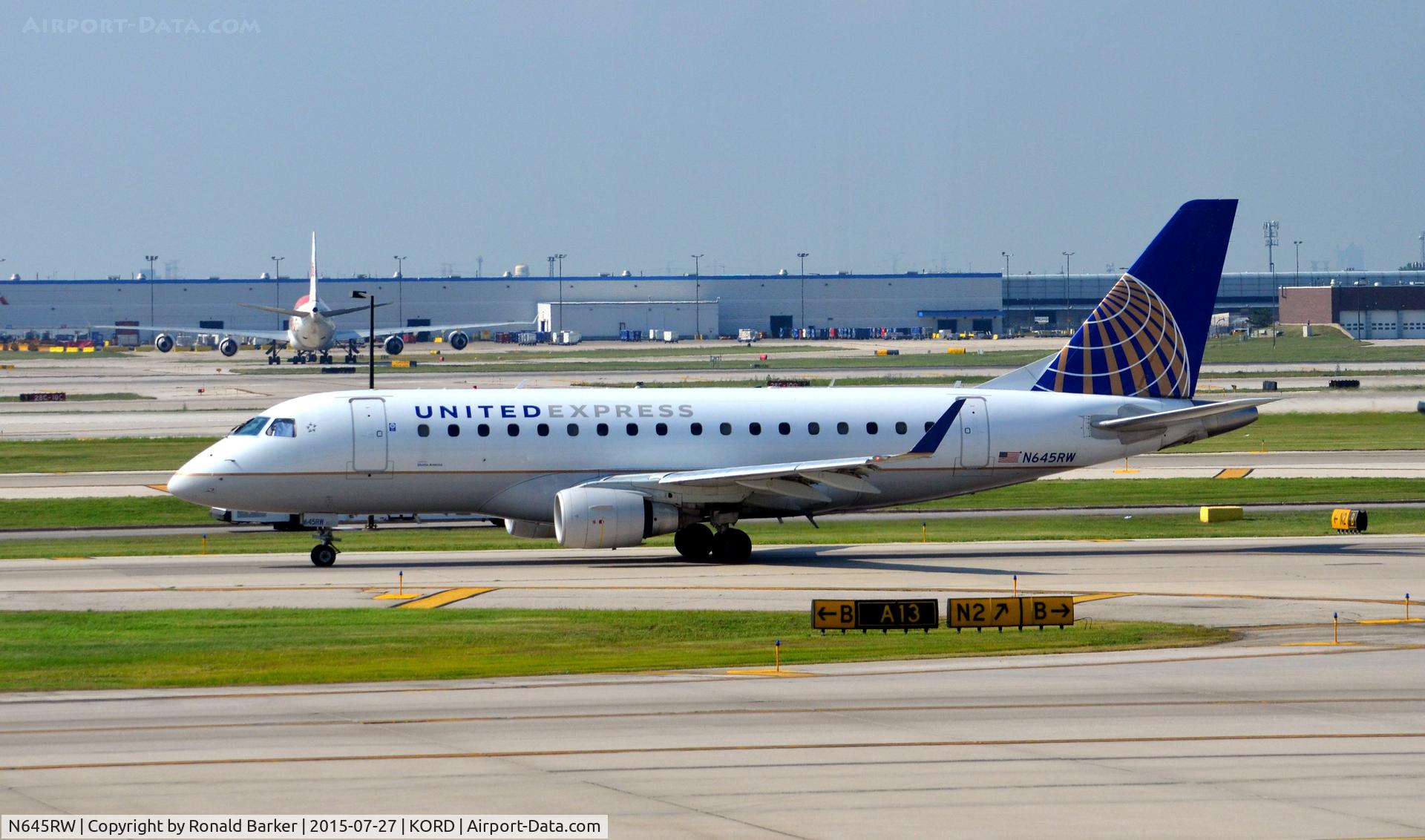N645RW, 2005 Embraer 170SE (ERJ-170-100SE) C/N 17000064, Taxi O'Hare