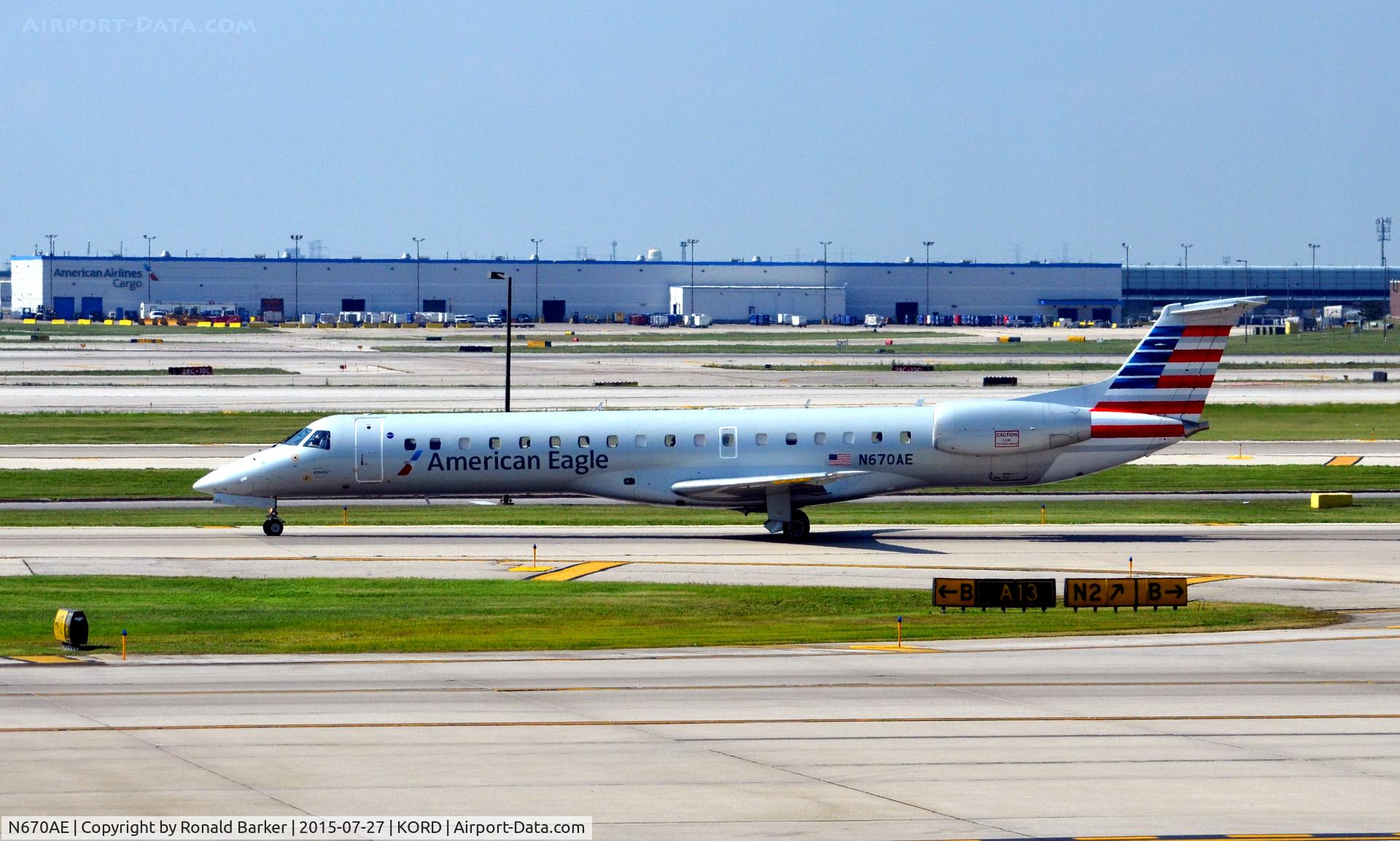 N670AE, 2004 Embraer ERJ-145LR (EMB-145LR) C/N 145790, Taxi O'Hare