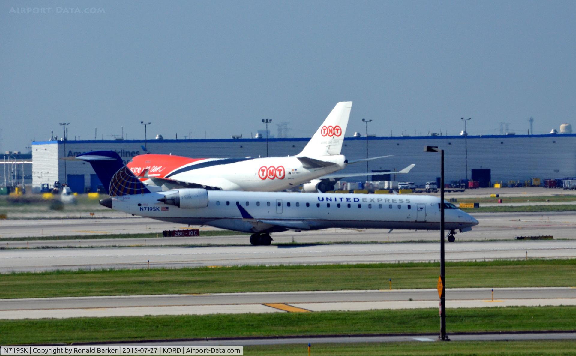 N719SK, 2004 Bombardier CRJ-701ER (CL-600-2C10) Regional Jet C/N 10188, Takeoff O'Hare