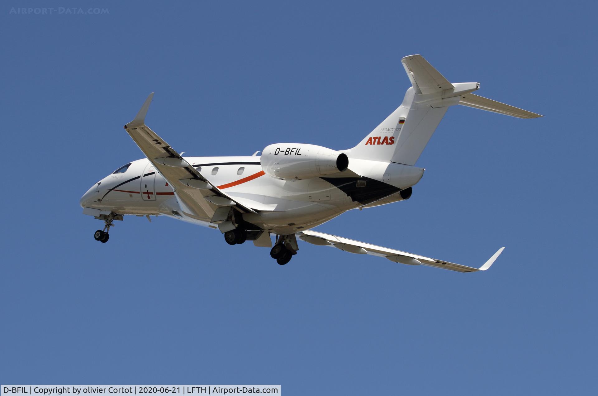 D-BFIL, 2016 Embraer EMB-545 Legacy 450 C/N 55010015, leaving Hyères