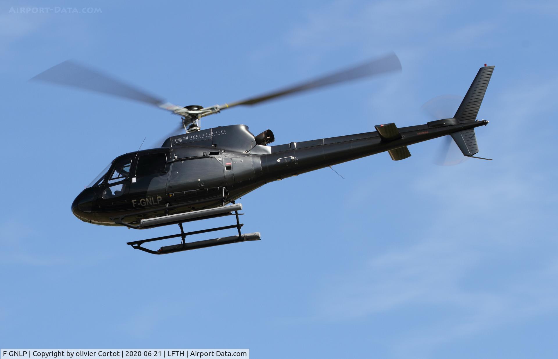 F-GNLP, Aerospatiale AS-350BA Ecureuil C/N 1848, leaving Hyères on a sunday evening