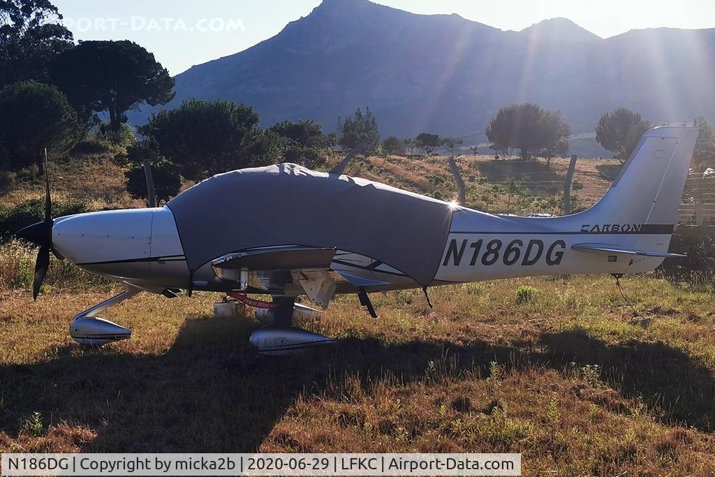 N186DG, 2019 Cirrus SR-22T Carbon C/N 1865, Parked