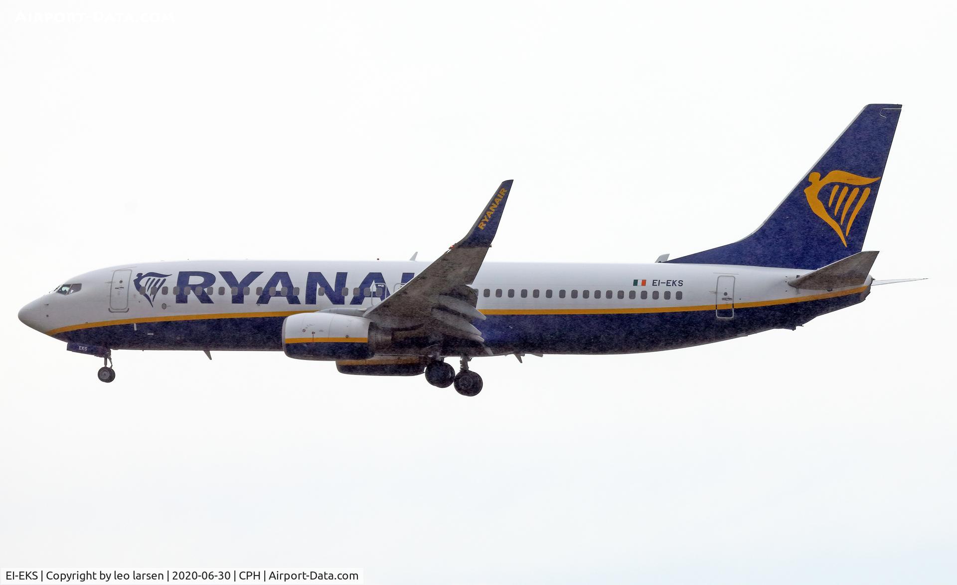 EI-EKS, 2010 Boeing 737-8AS C/N 38504, Copenhagen 30.6.2020 L/D R-22L in rain