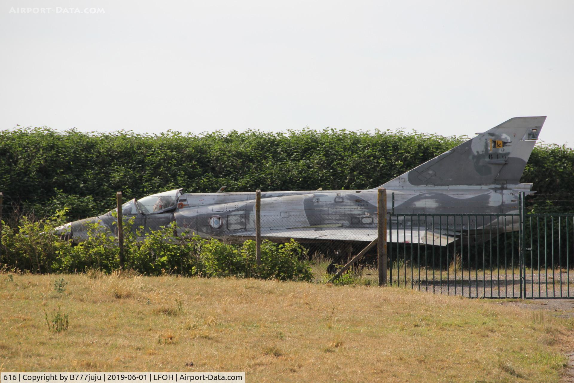 616, Dassault Mirage IIIE C/N 616, store at Le Havre