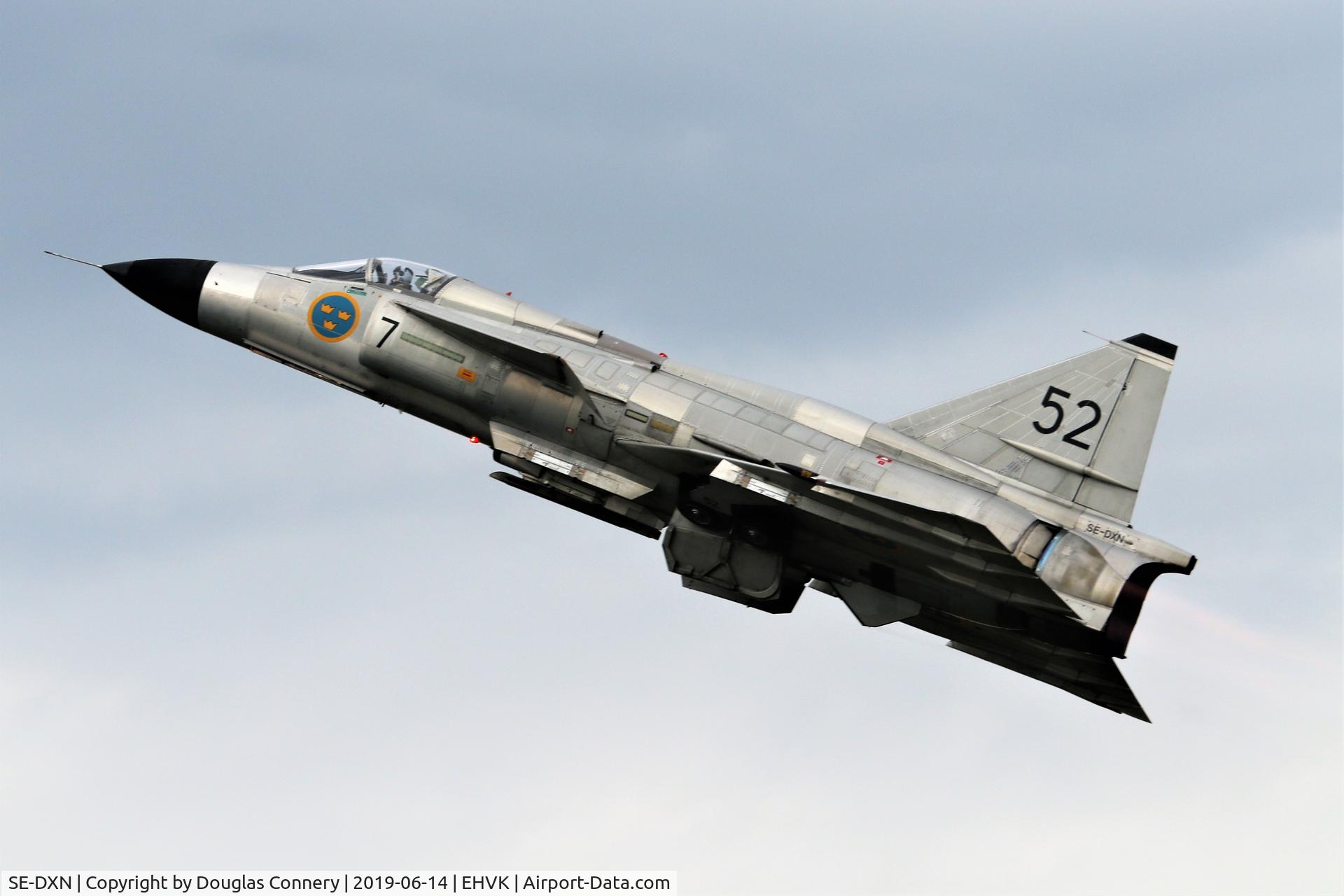 SE-DXN, 1977 Saab AJS 37 Viggen C/N 37098, Displaying at Volkel AB for the KLU open day
