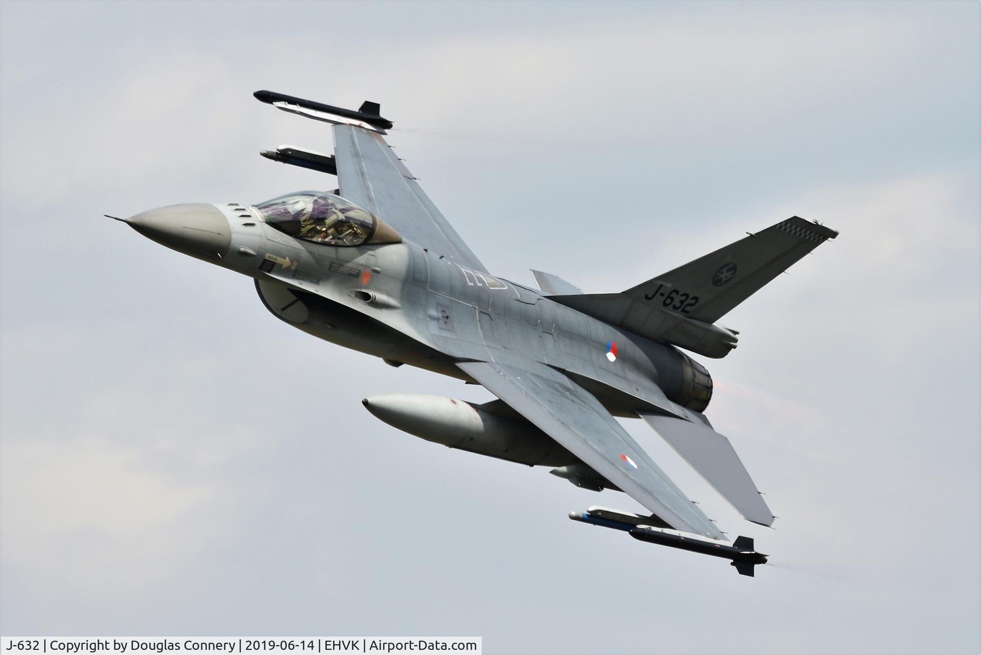 J-632, General Dynamics F-16A Fighting Falcon C/N 6D-64, Departing Volkel AB as part of the air power demo