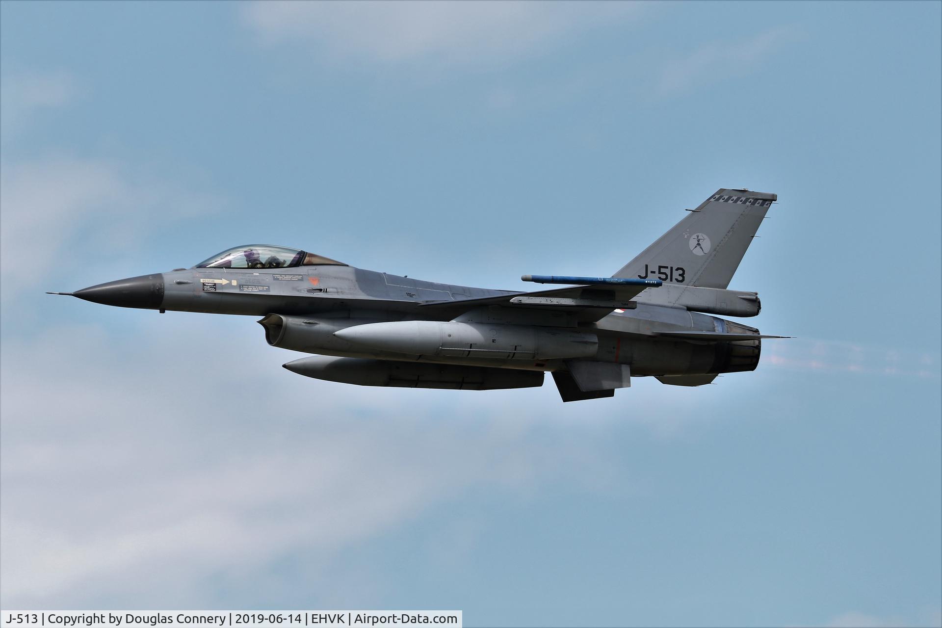 J-513, Fokker F-16A Fighting Falcon C/N 6D-152, Departing Volkel as part of the air demo at KLU Open days