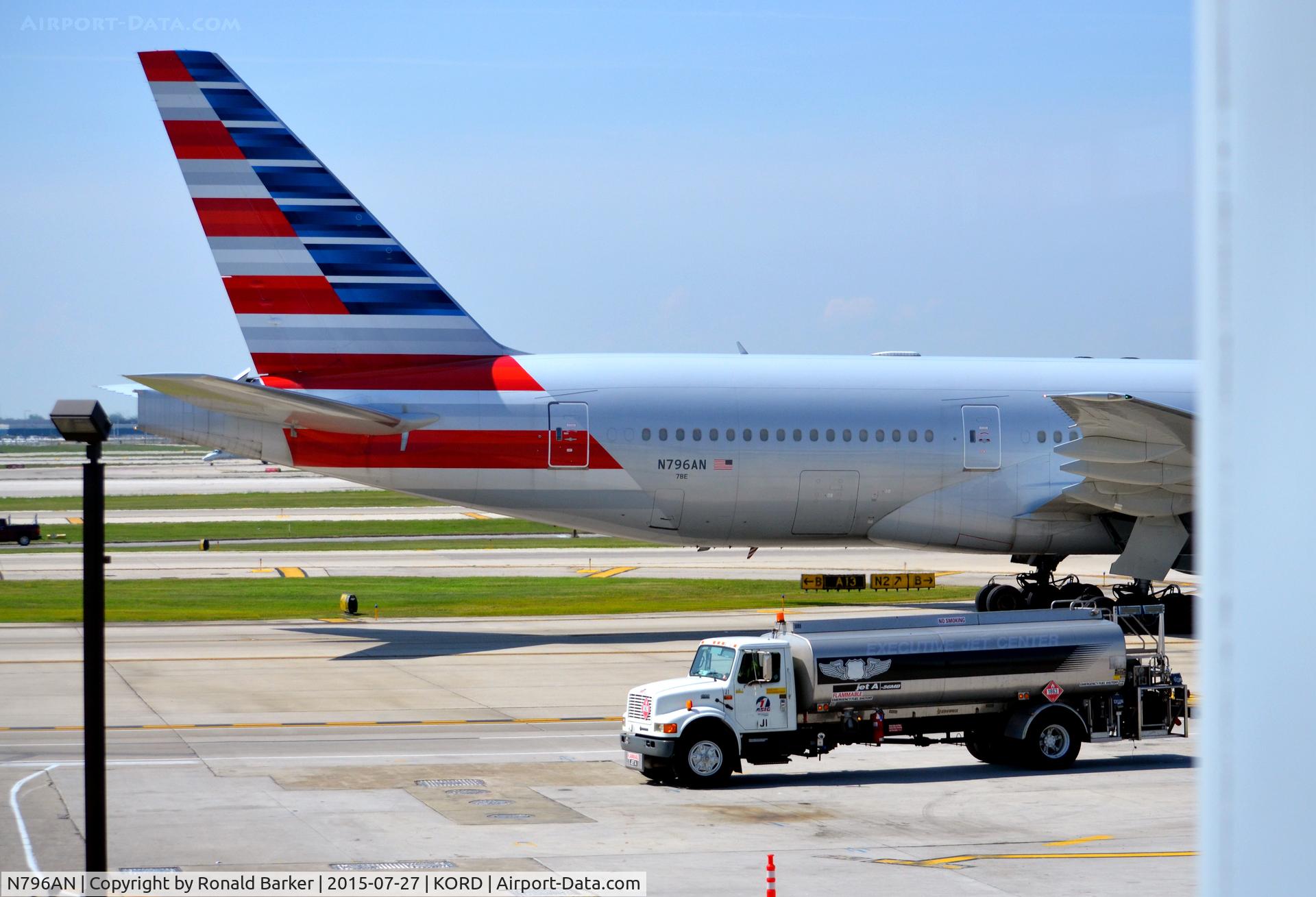 N796AN, 2000 Boeing 777-223 C/N 30796, Taxi O'Hare
