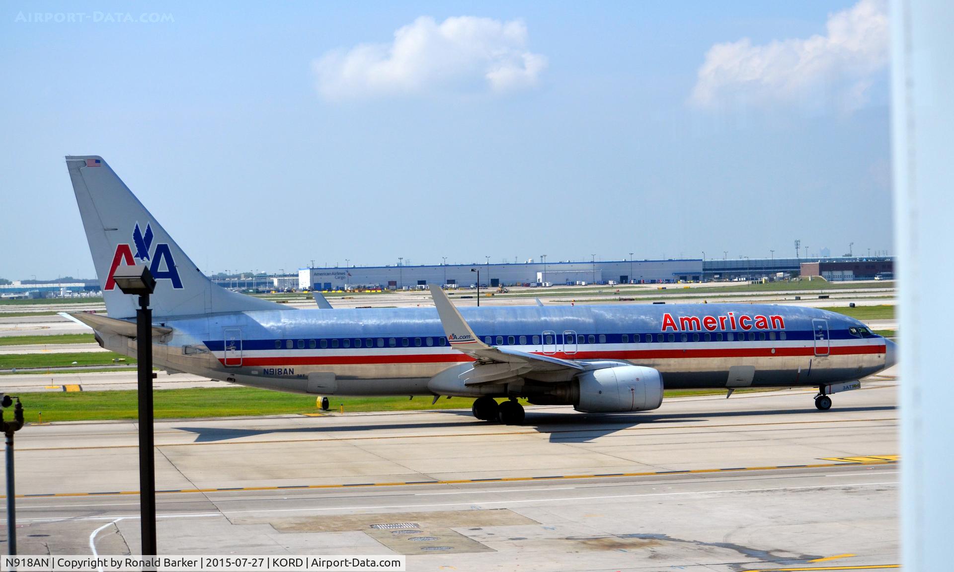 N918AN, 1999 Boeing 737-823 C/N 29519, Taxi O'Hare