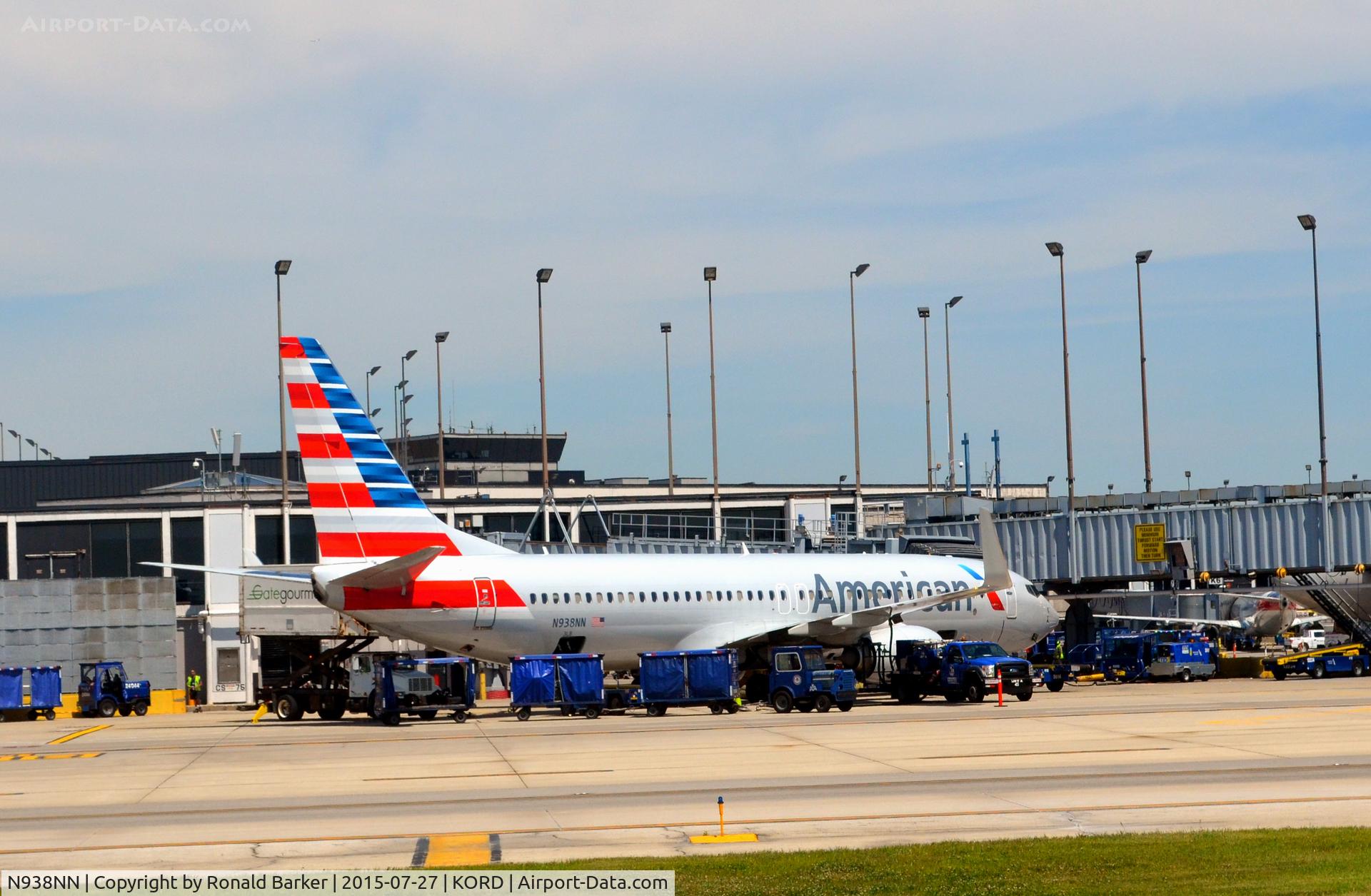 N938NN, 2013 Boeing 737-823 C/N 33490, At the gate O'Hare