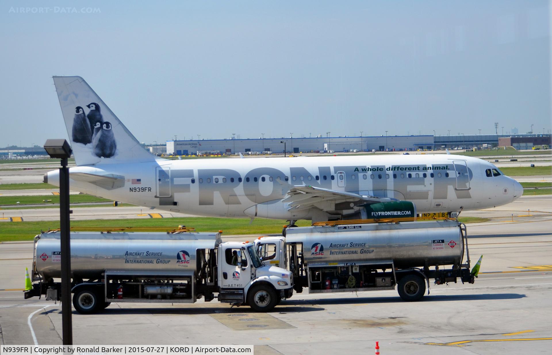 N939FR, 2005 Airbus A319-111 C/N 2448, Taxi O'Hare