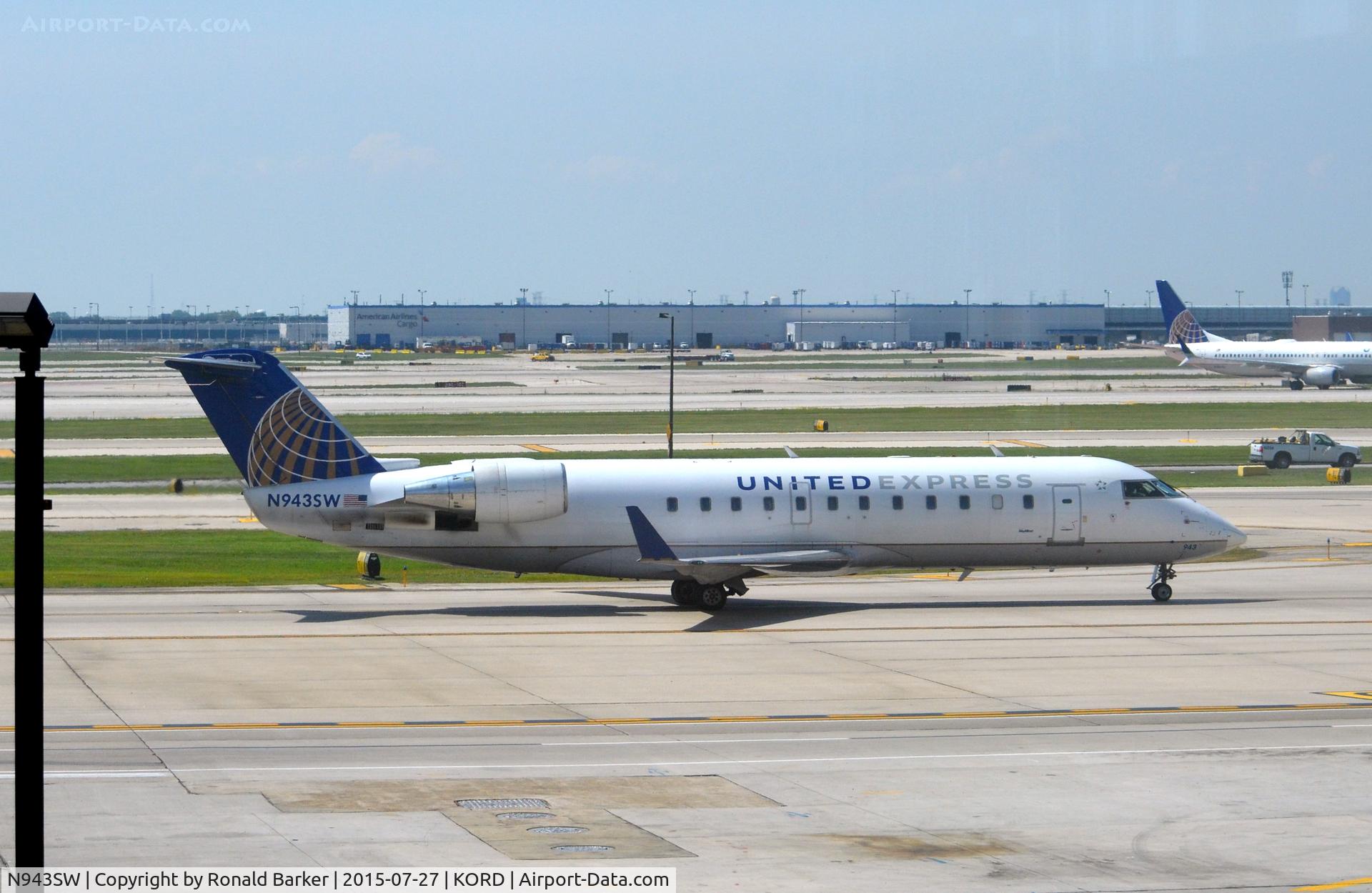 N943SW, 2003 Bombardier CRJ-200LR (CL-600-2B19) C/N 7762, Taxi O'Hare