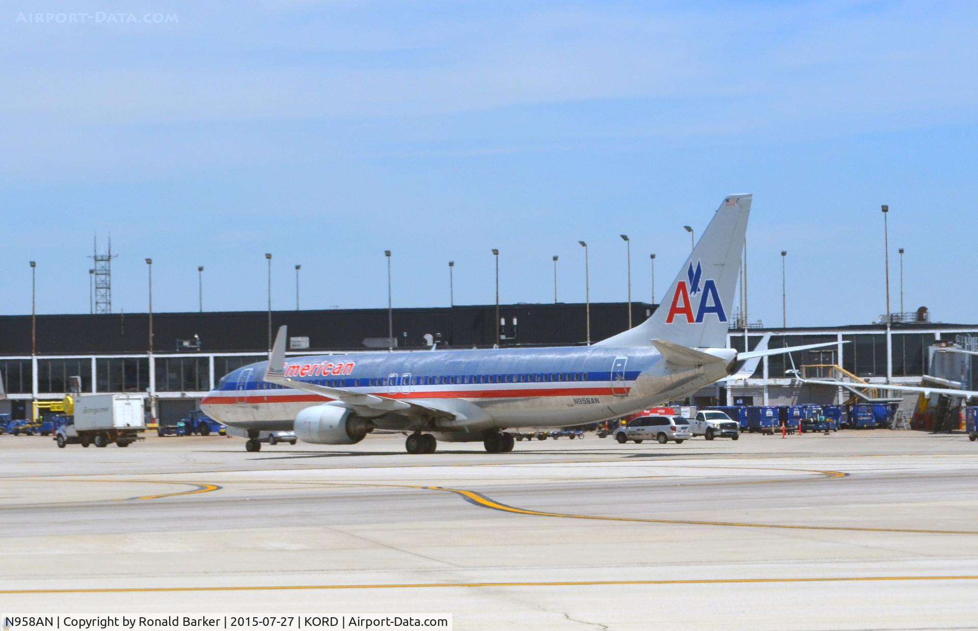 N958AN, 2001 Boeing 737-823 C/N 30091, Taxi O'Hare