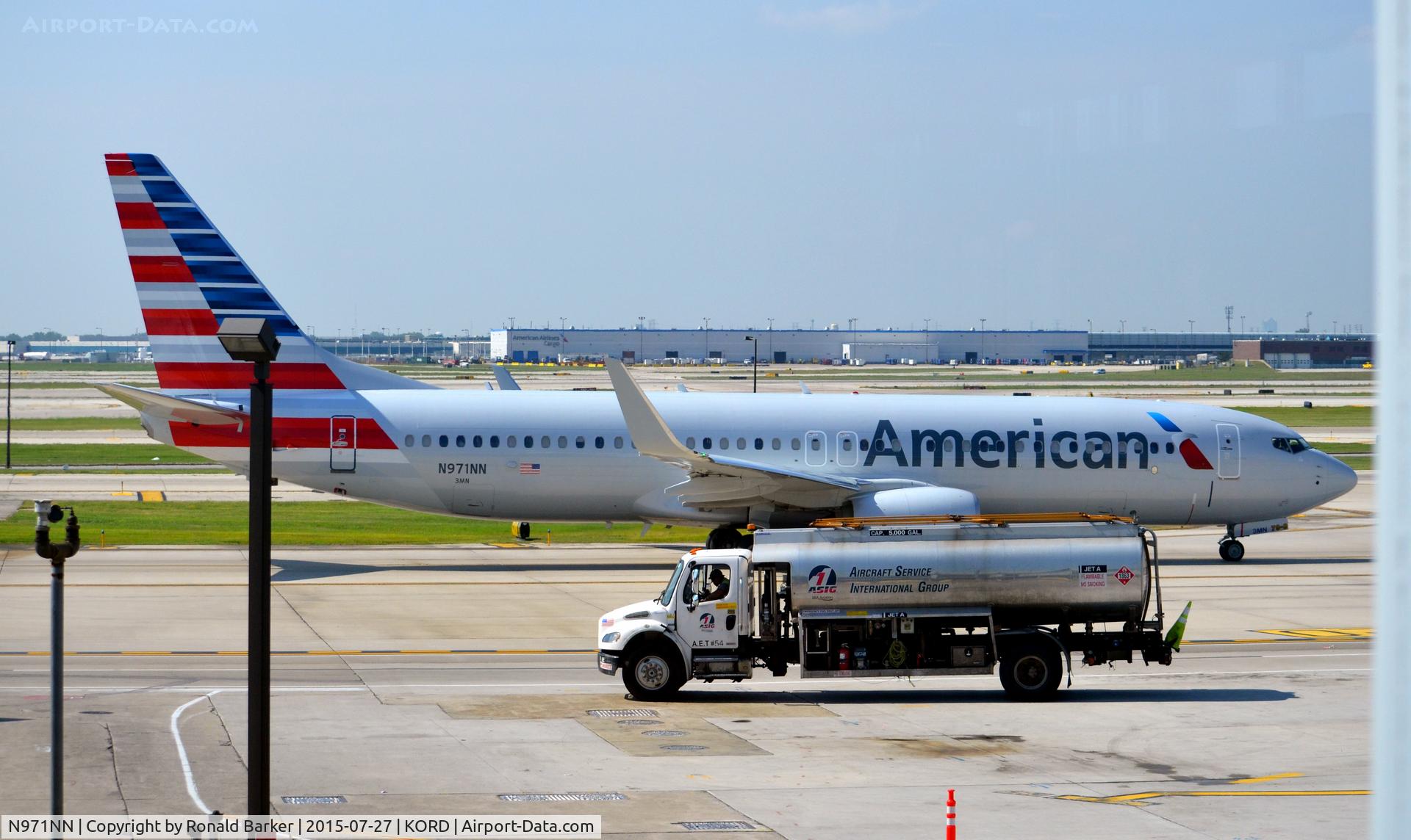 N971NN, 2015 Boeing 737-823 C/N 31217, Taxi O'Hare