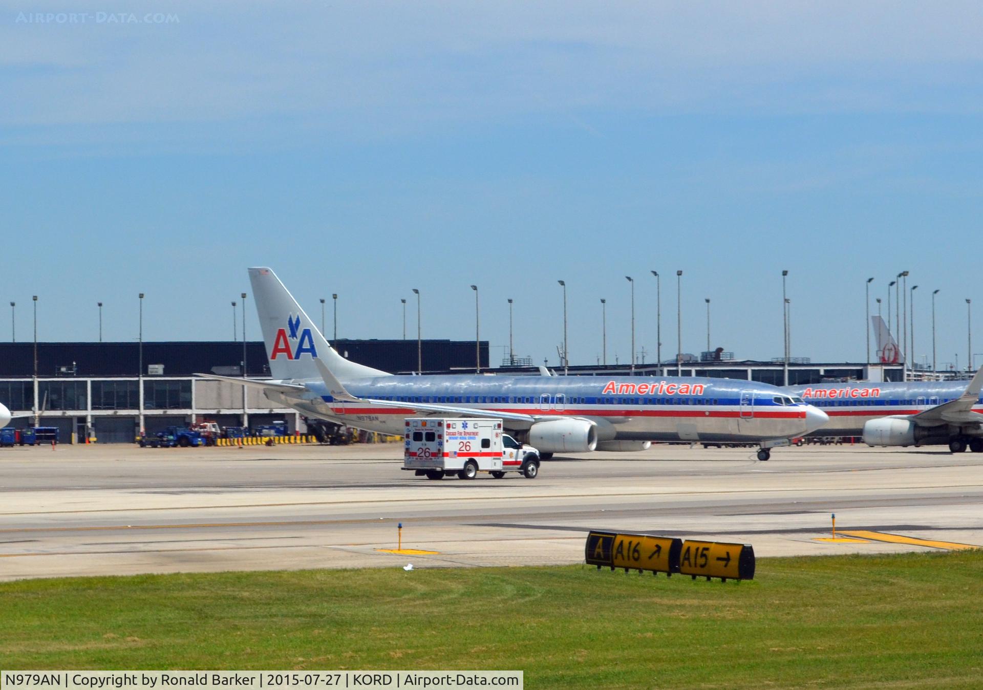 N979AN, 2009 Boeing 737-823 C/N 29568, Taxi O'Hare