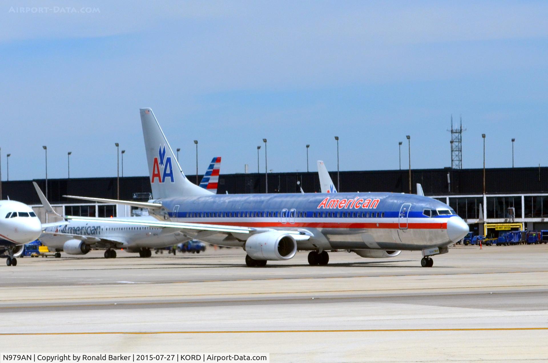 N979AN, 2009 Boeing 737-823 C/N 29568, Taxi O'Hare