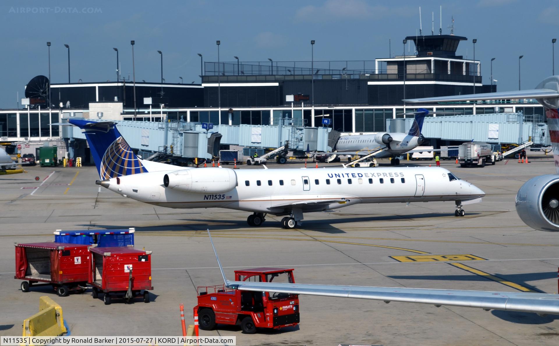 N11535, 2001 Embraer ERJ-145LR (EMB-145LR) C/N 145518, Taxi O'Hare