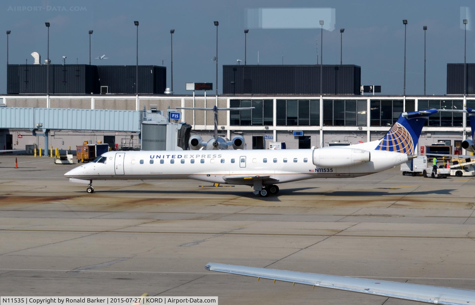 N11535, 2001 Embraer ERJ-145LR (EMB-145LR) C/N 145518, Taxi O'Hare