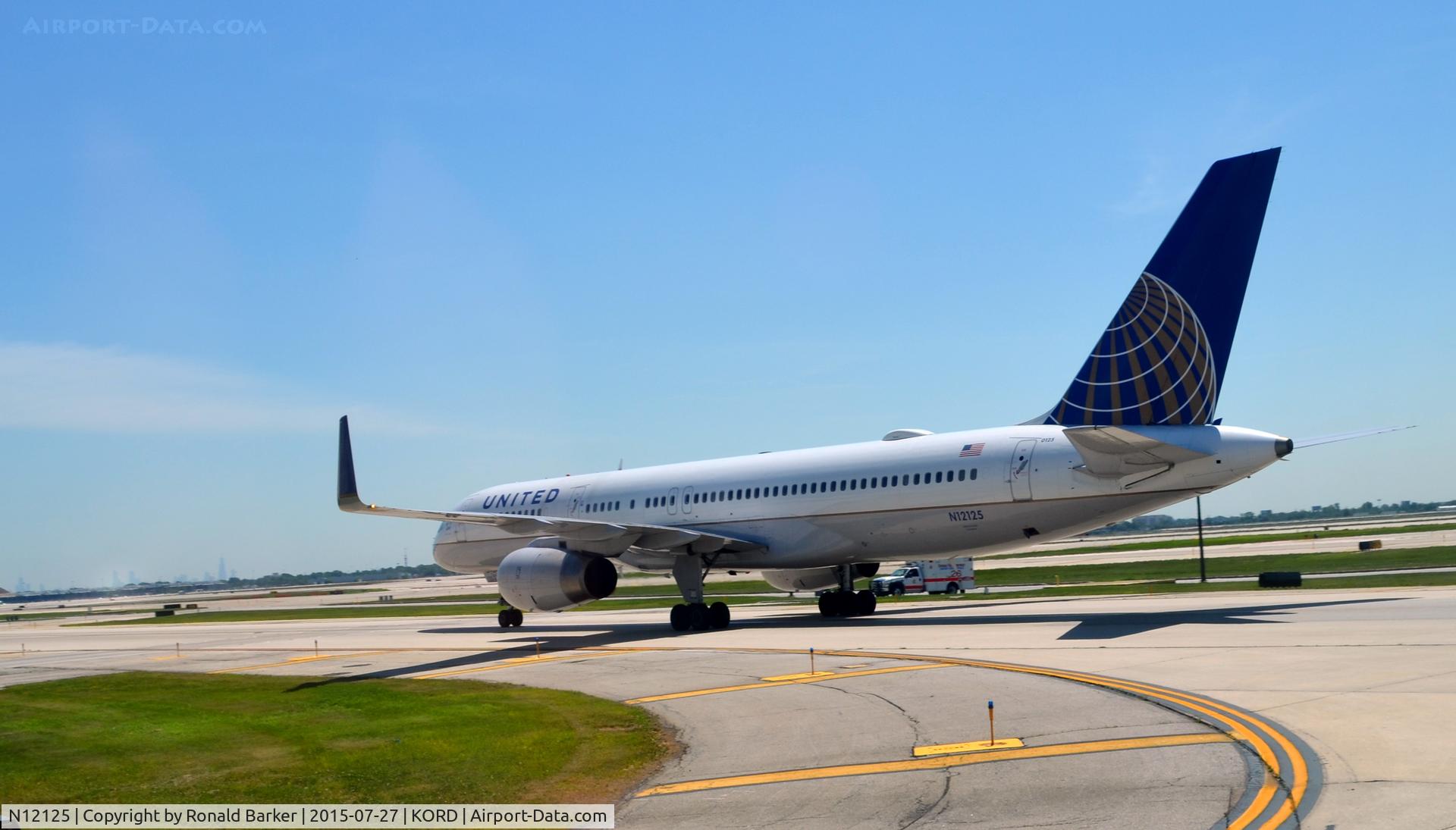 N12125, 1998 Boeing 757-224 C/N 28967, Taxi O'Hare