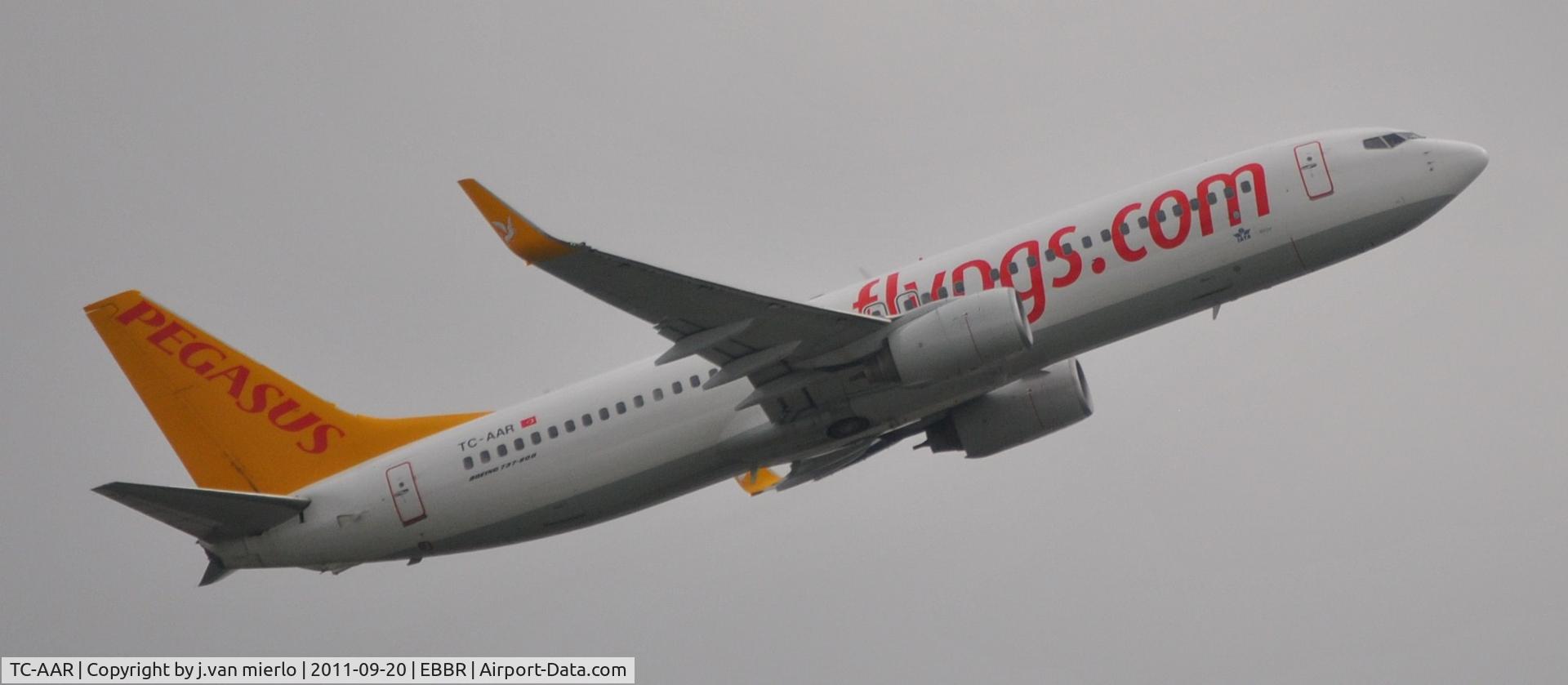 TC-AAR, 2000 Boeing 737-86N C/N 28624, T/O BRU 25R