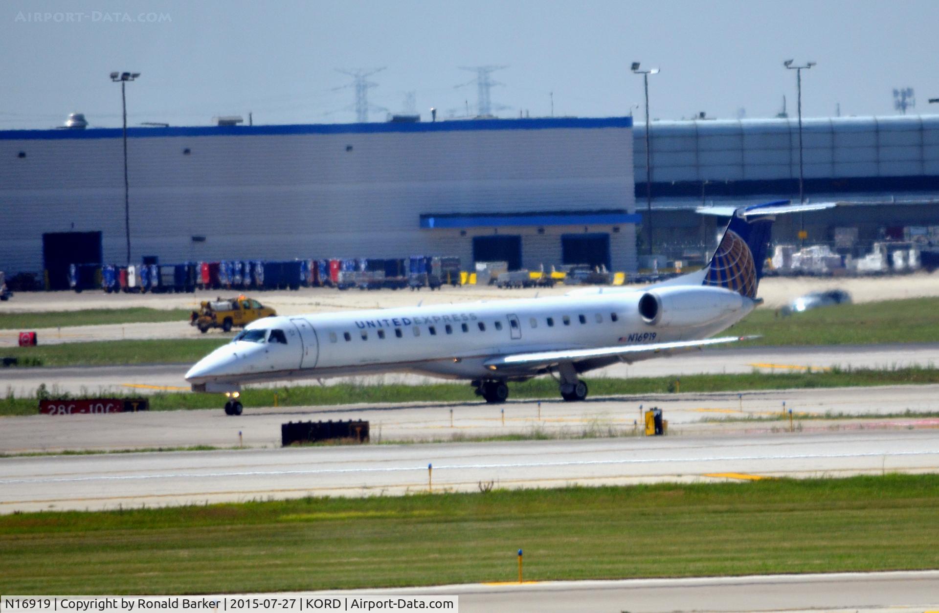 N16919, 2001 Embraer EMB-145LR C/N 145393, Taxi O'Hare