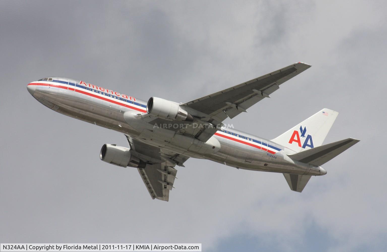 N324AA, 1986 Boeing 767-223 C/N 22325, MIA 2011